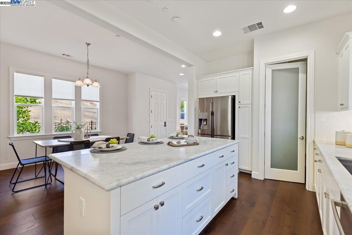 Detail Gallery Image 10 of 37 For 4369 Table Mountain Rd, Dublin,  CA 94568 - 4 Beds | 2/1 Baths