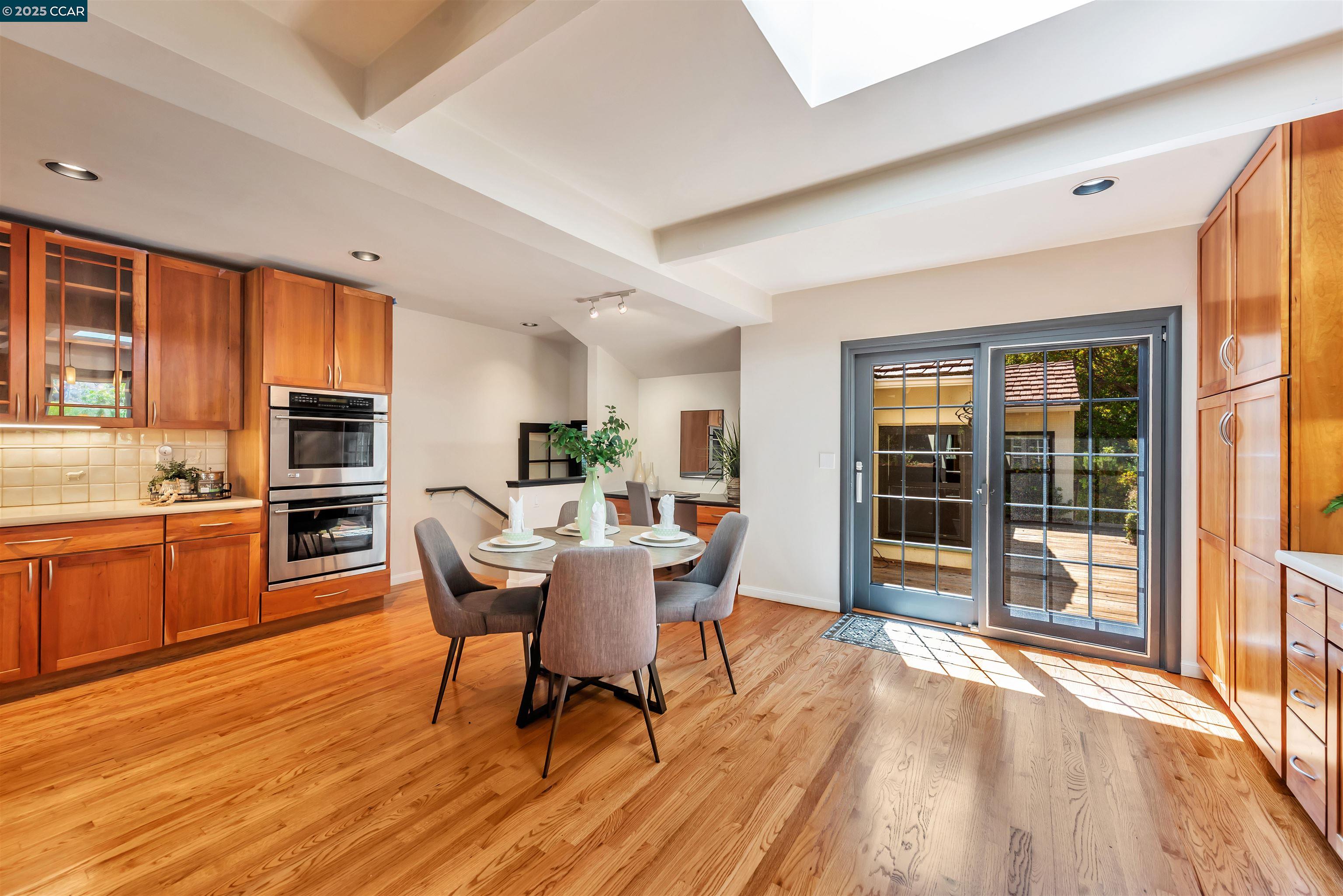 Detail Gallery Image 11 of 51 For 23 El Verano, Orinda,  CA 94563 - 4 Beds | 3 Baths