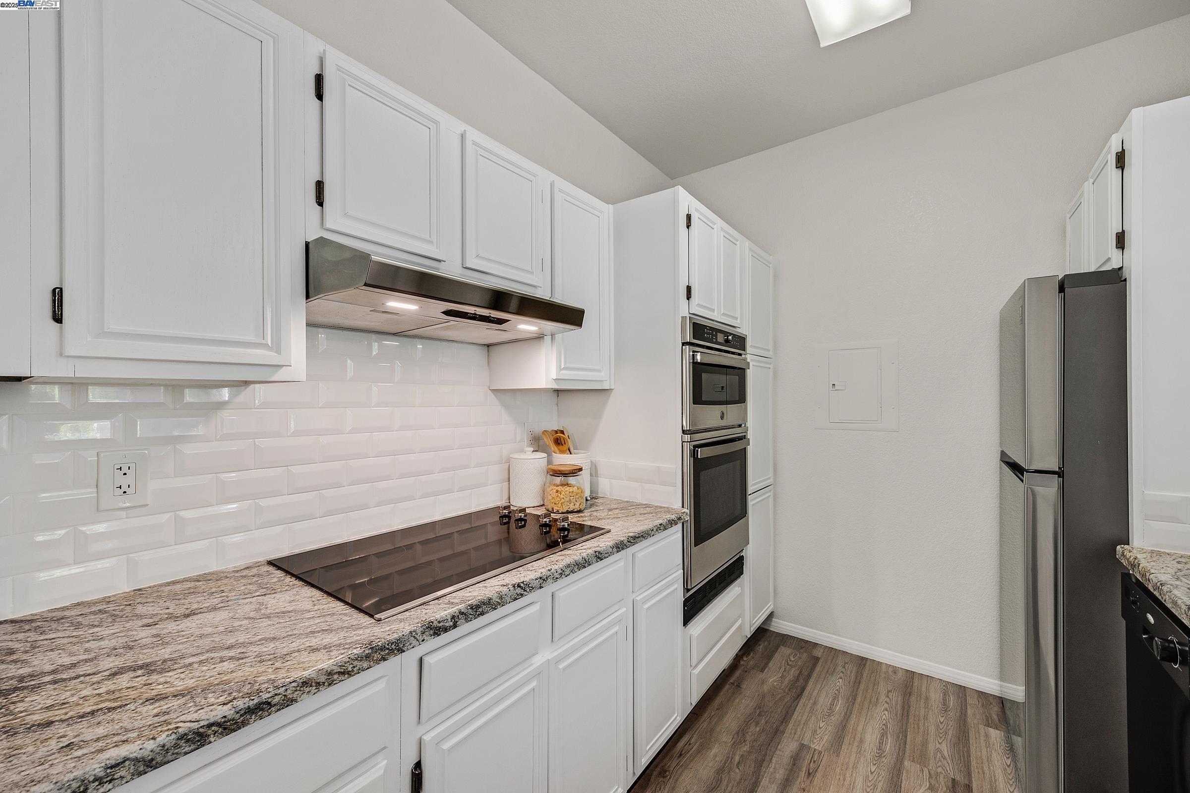Detail Gallery Image 8 of 50 For 1860 Tice Creek Dr #1406,  Walnut Creek,  CA 94595 - 2 Beds | 2 Baths