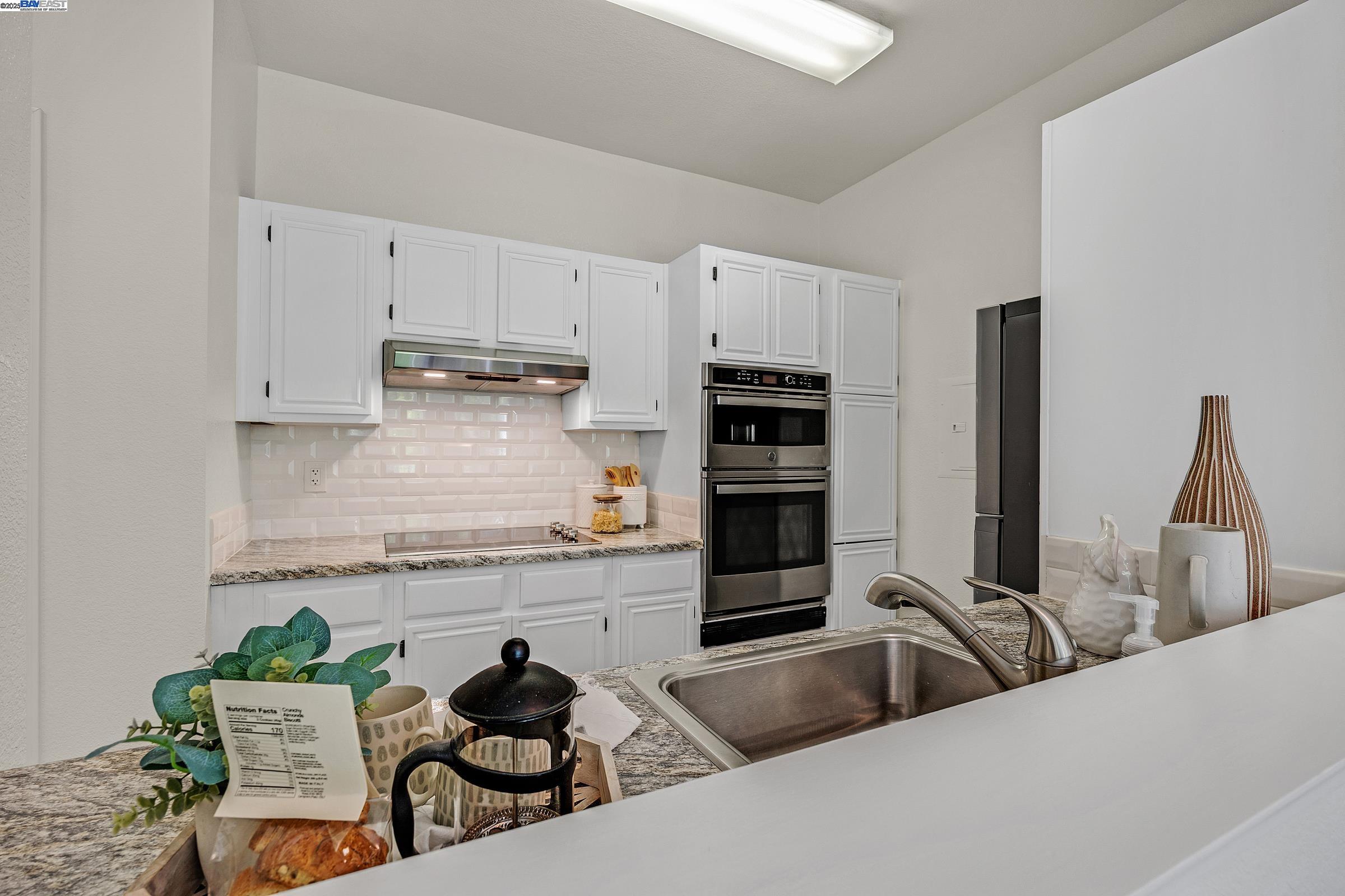 Detail Gallery Image 9 of 50 For 1860 Tice Creek Dr #1406,  Walnut Creek,  CA 94595 - 2 Beds | 2 Baths
