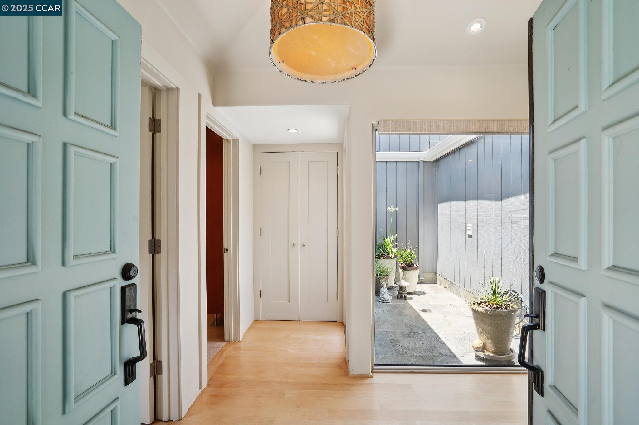 Detail Gallery Image 3 of 39 For 1988 Saint George Road, Danville,  CA 94526 - 2 Beds | 2 Baths