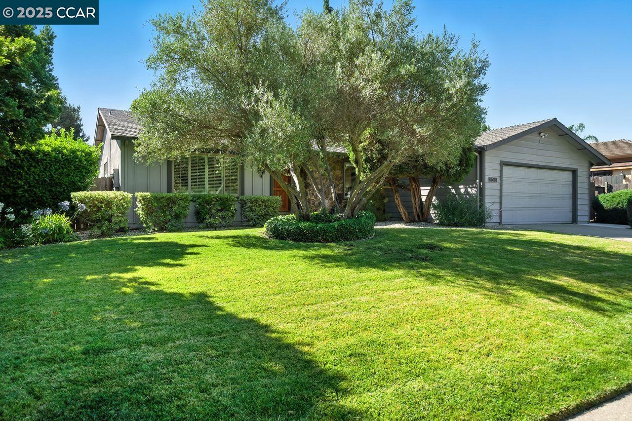 Detail Gallery Image 2 of 36 For 2537 Dos Rios Dr, San Ramon,  CA 94583 - 3 Beds | 2 Baths