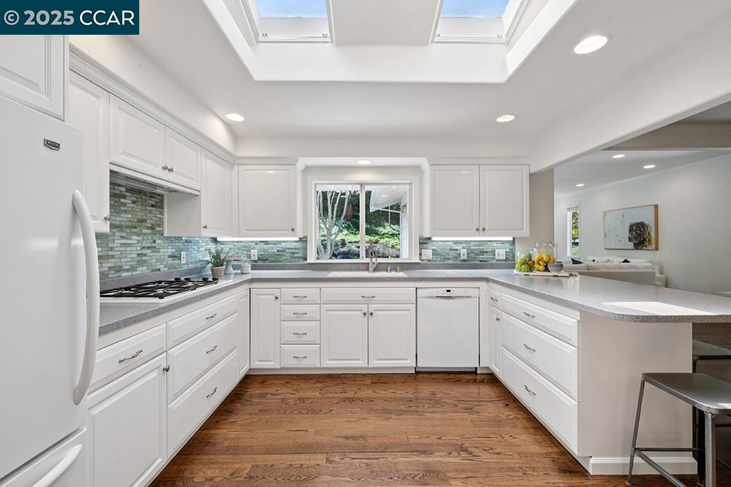 Detail Gallery Image 18 of 37 For 4 Harold Dr, Moraga,  CA 94556 - 4 Beds | 3 Baths