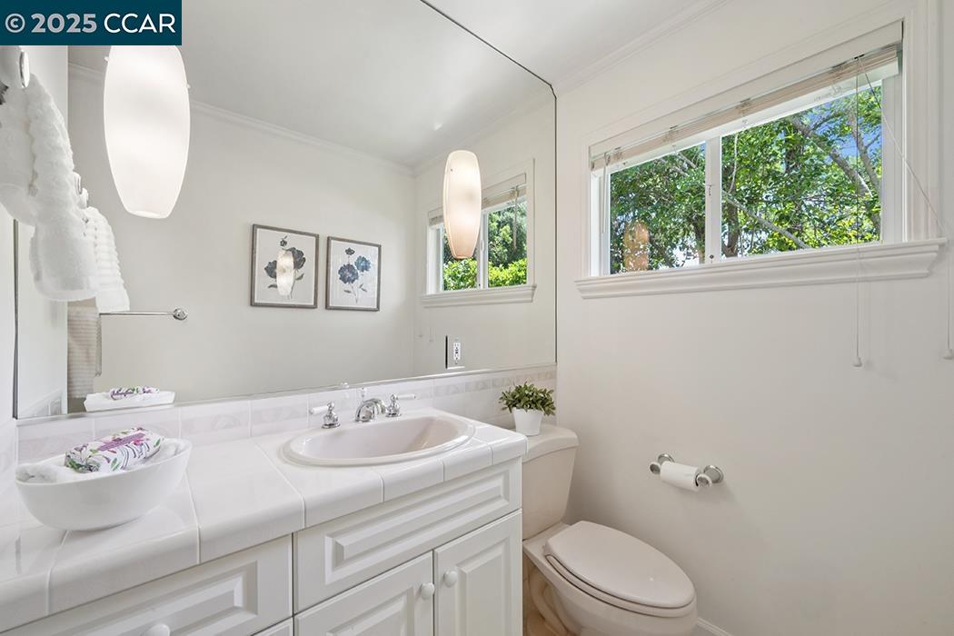 Detail Gallery Image 26 of 37 For 4 Harold Dr, Moraga,  CA 94556 - 4 Beds | 3 Baths