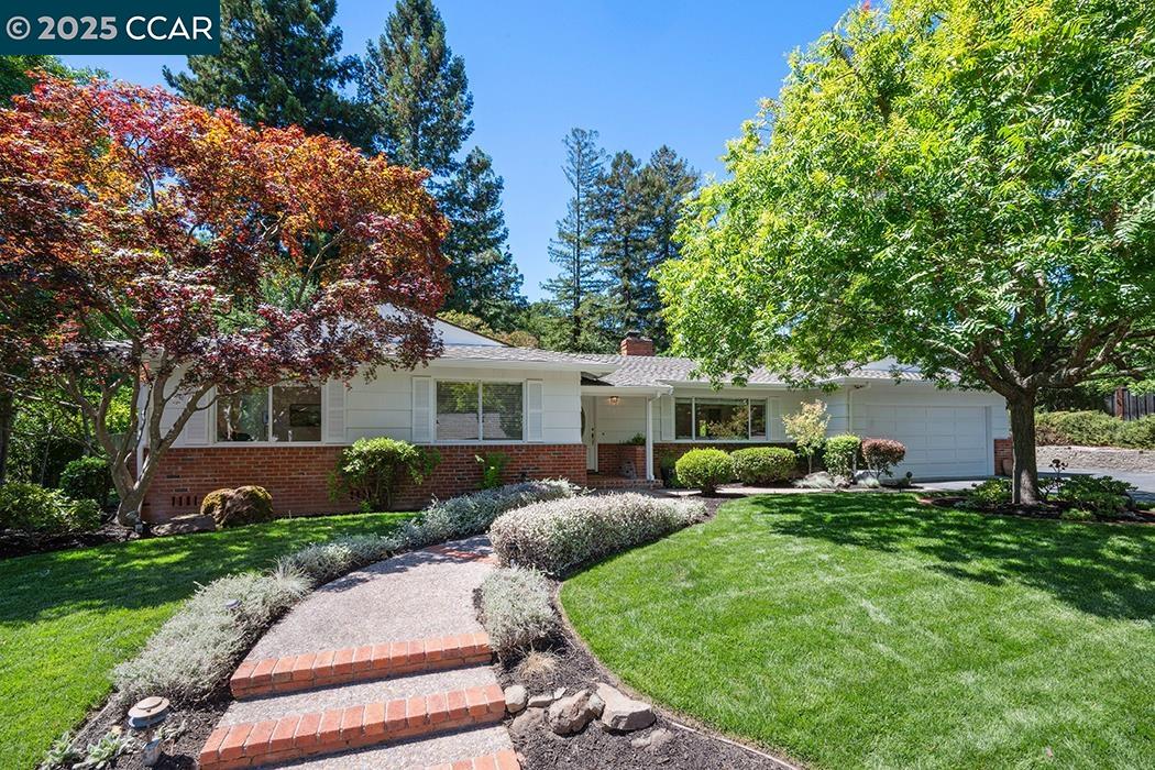 Detail Gallery Image 4 of 37 For 4 Harold Dr, Moraga,  CA 94556 - 4 Beds | 3 Baths