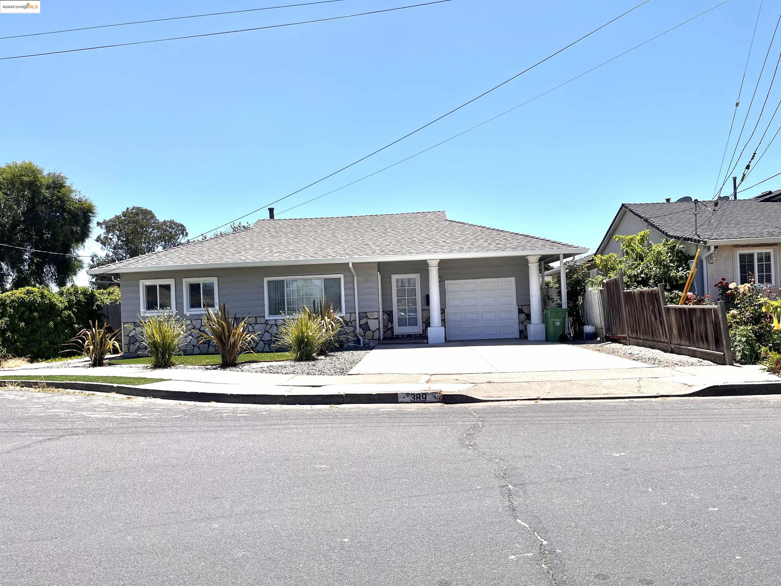 Detail Gallery Image 1 of 27 For 389 White Dr, Hayward,  CA 94544 - 3 Beds | 2 Baths