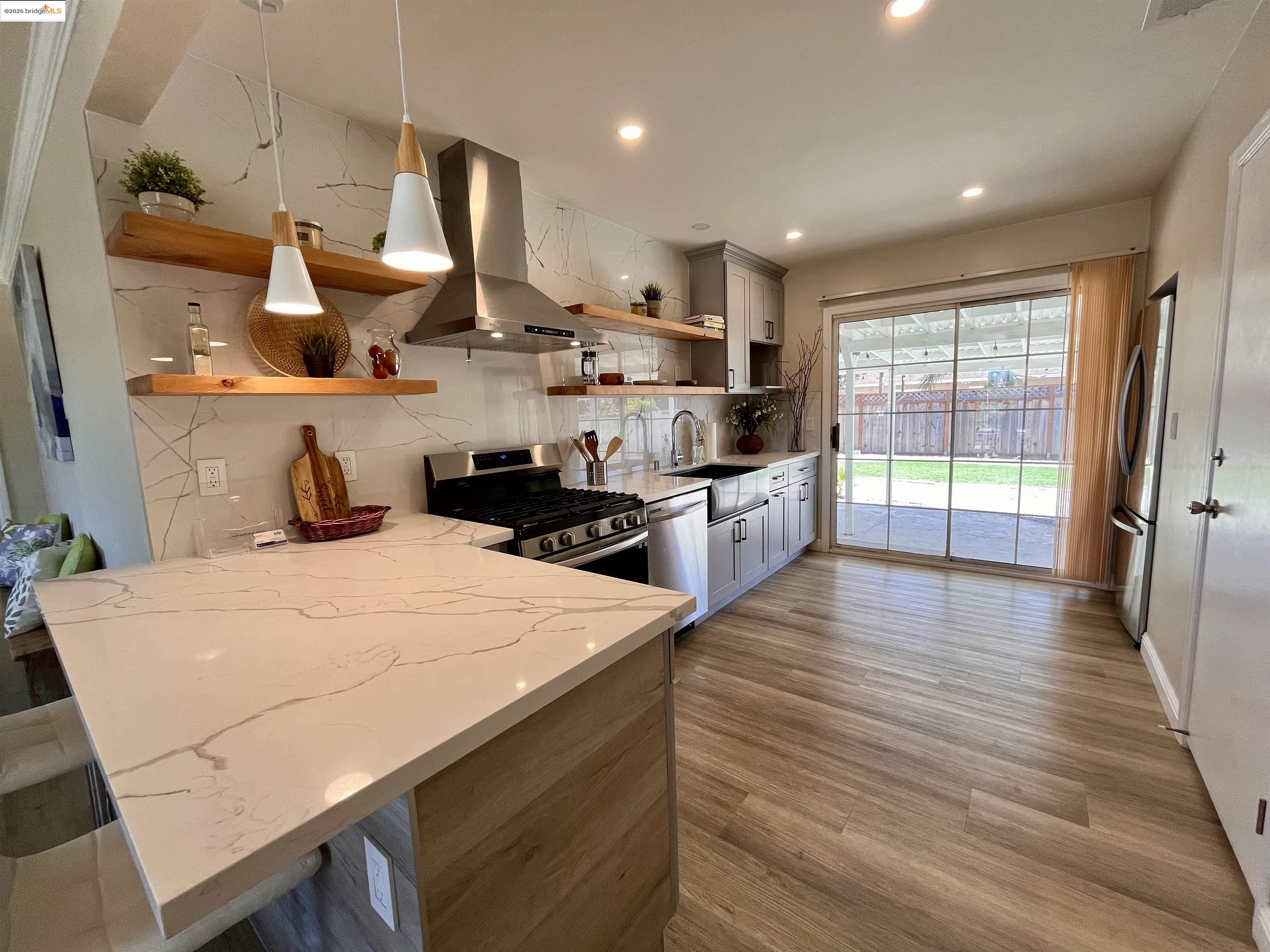 Detail Gallery Image 11 of 27 For 389 White Dr, Hayward,  CA 94544 - 3 Beds | 2 Baths
