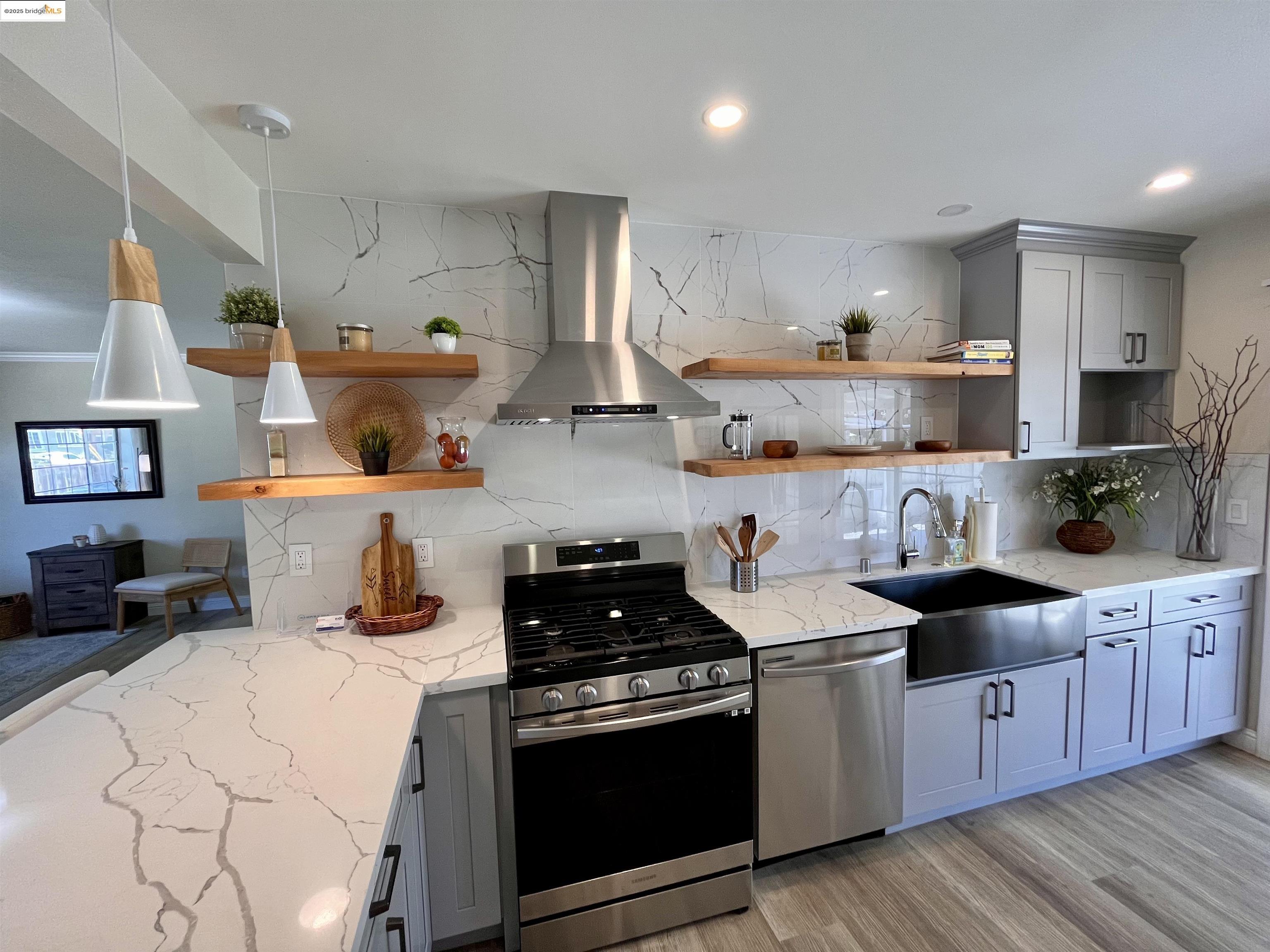 Detail Gallery Image 12 of 27 For 389 White Dr, Hayward,  CA 94544 - 3 Beds | 2 Baths