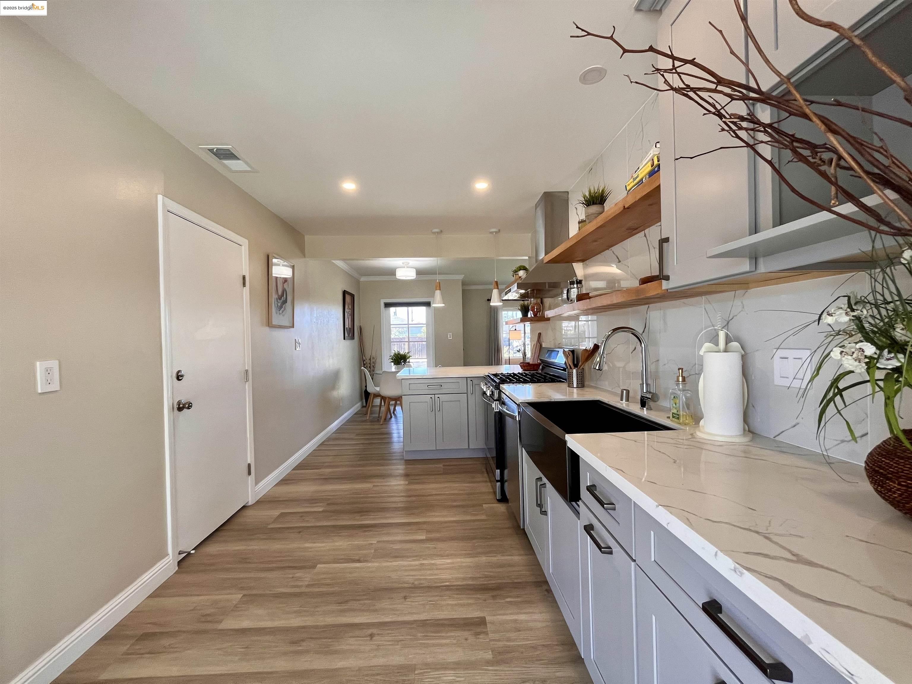Detail Gallery Image 13 of 27 For 389 White Dr, Hayward,  CA 94544 - 3 Beds | 2 Baths