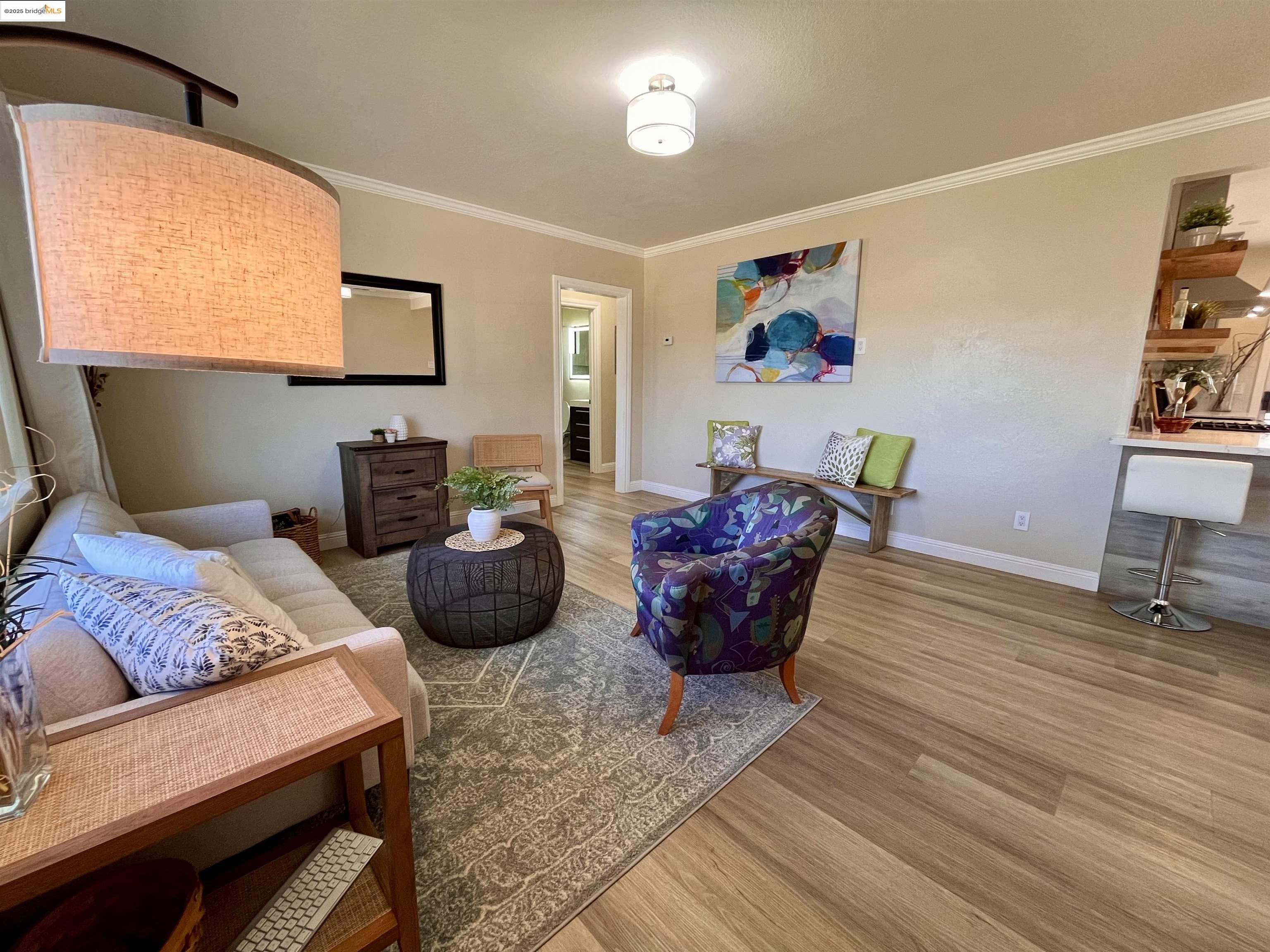 Detail Gallery Image 6 of 27 For 389 White Dr, Hayward,  CA 94544 - 3 Beds | 2 Baths