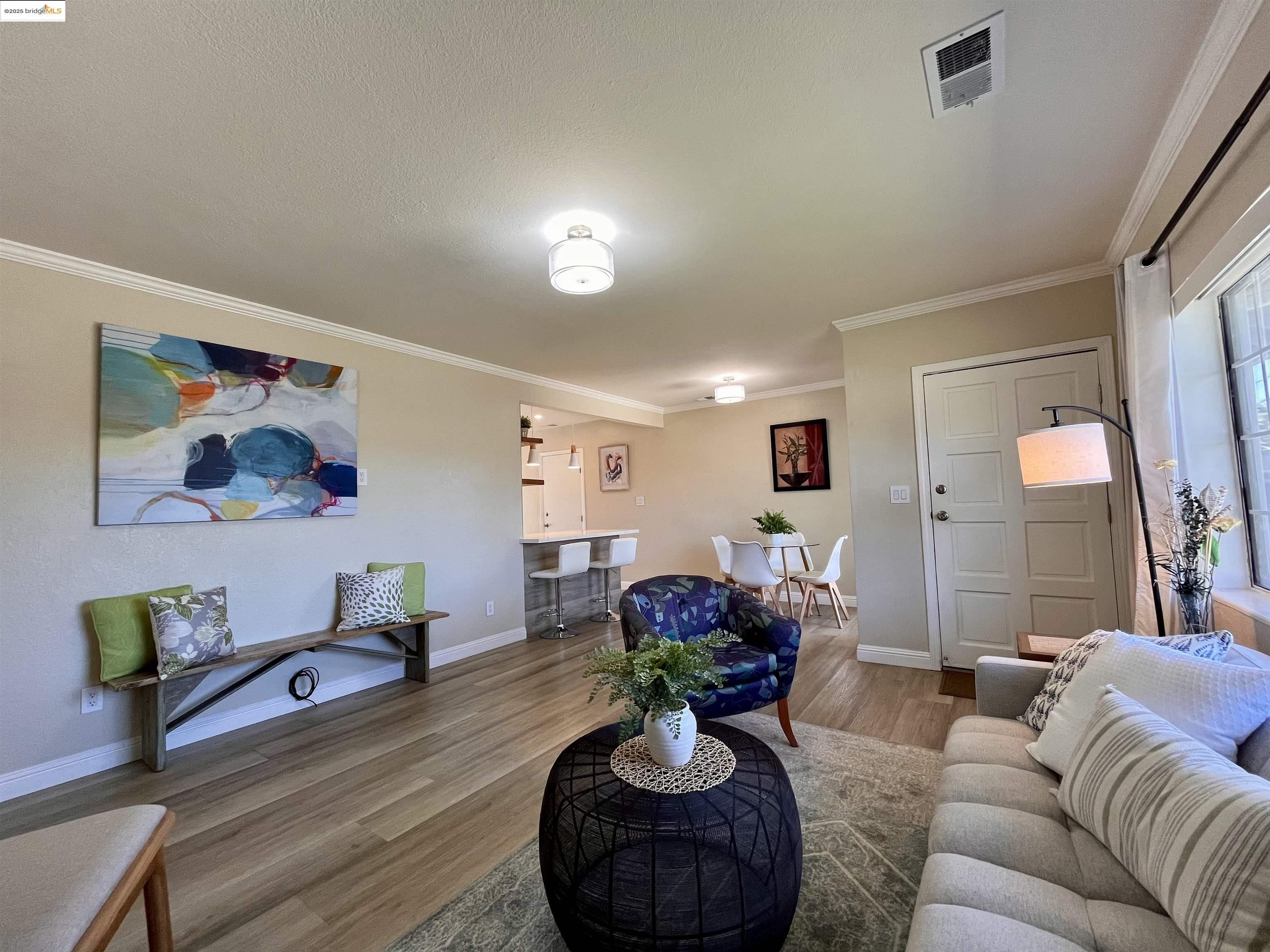Detail Gallery Image 8 of 27 For 389 White Dr, Hayward,  CA 94544 - 3 Beds | 2 Baths