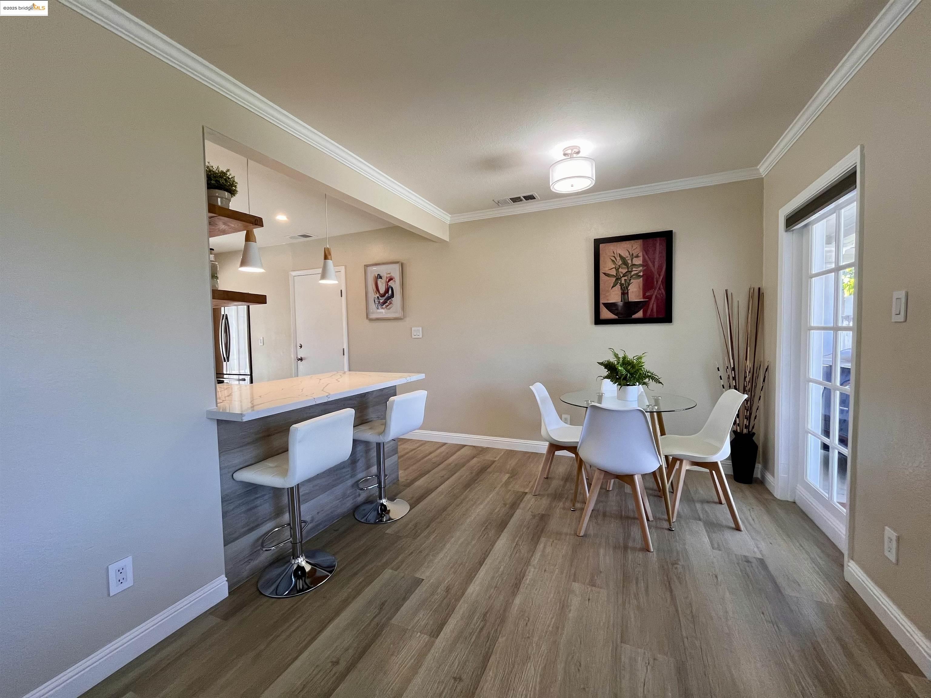 Detail Gallery Image 9 of 27 For 389 White Dr, Hayward,  CA 94544 - 3 Beds | 2 Baths