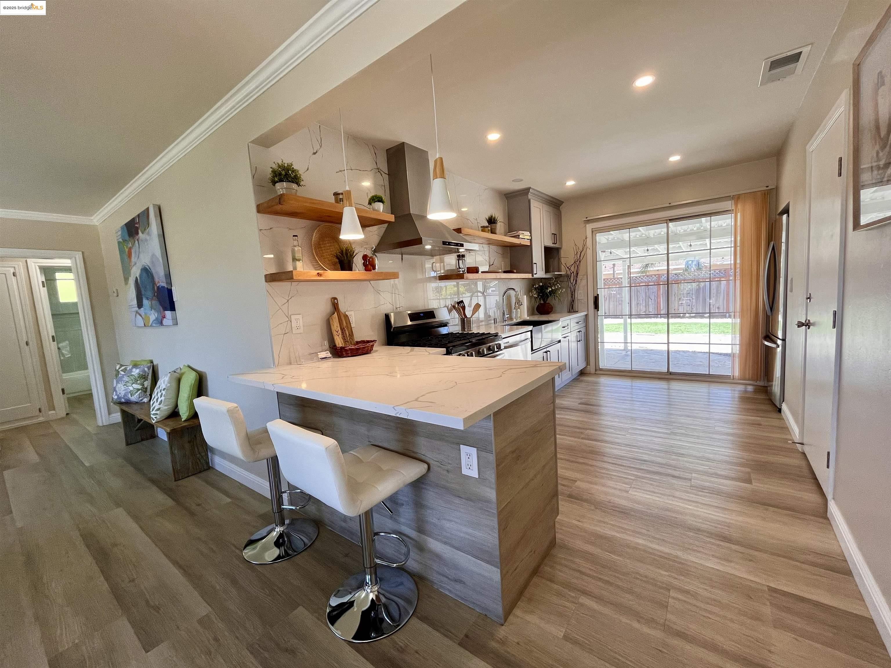 Detail Gallery Image 10 of 27 For 389 White Dr, Hayward,  CA 94544 - 3 Beds | 2 Baths