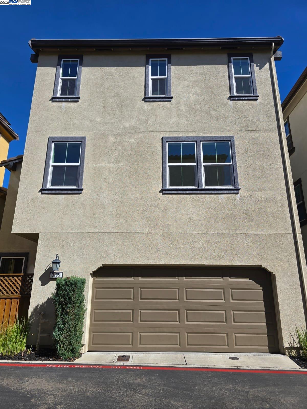Detail Gallery Image 2 of 45 For 3105 Vittoria Loop, Dublin,  CA 94568 - 4 Beds | 3/1 Baths