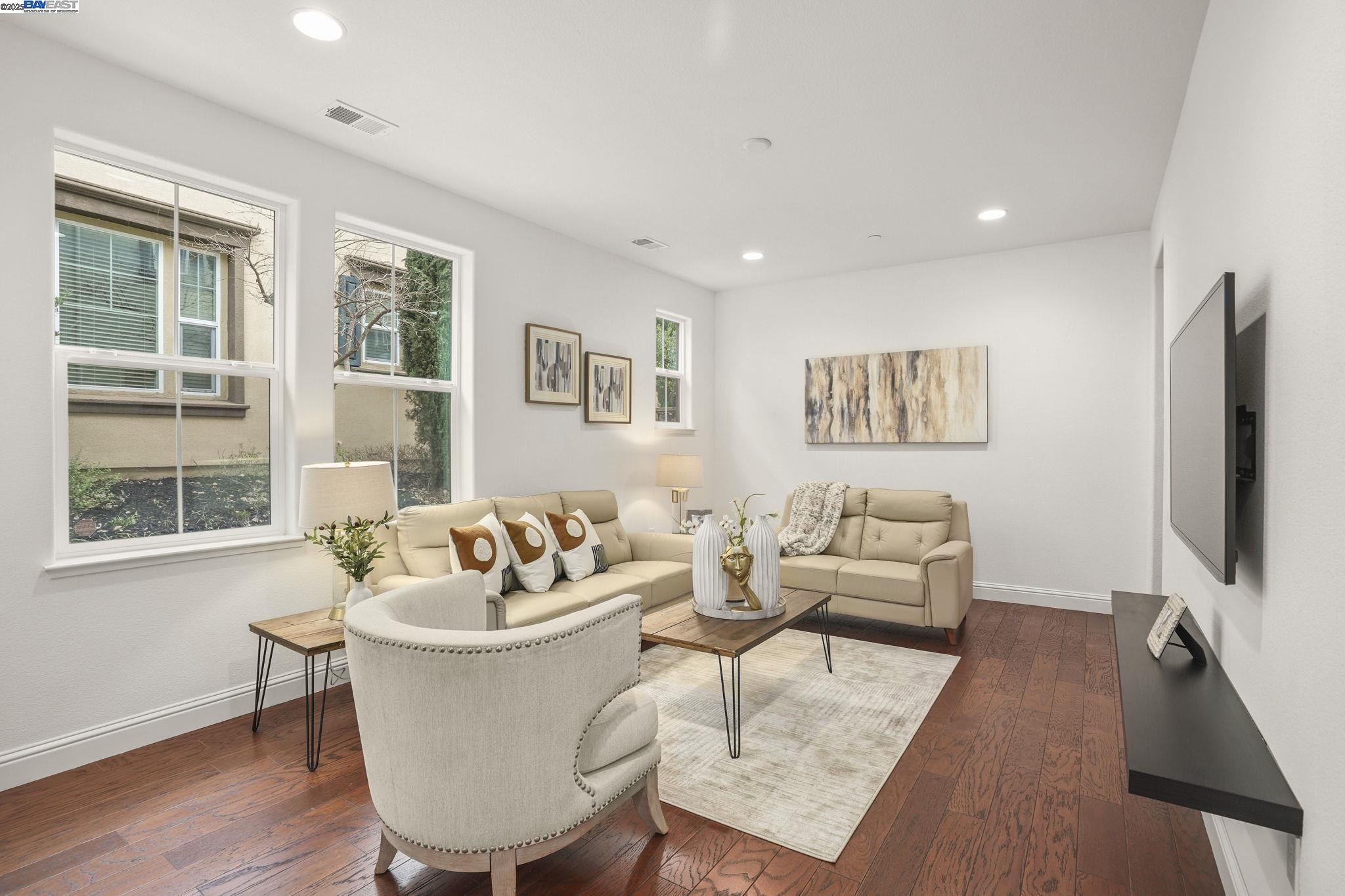 Detail Gallery Image 5 of 45 For 3105 Vittoria Loop, Dublin,  CA 94568 - 4 Beds | 3/1 Baths