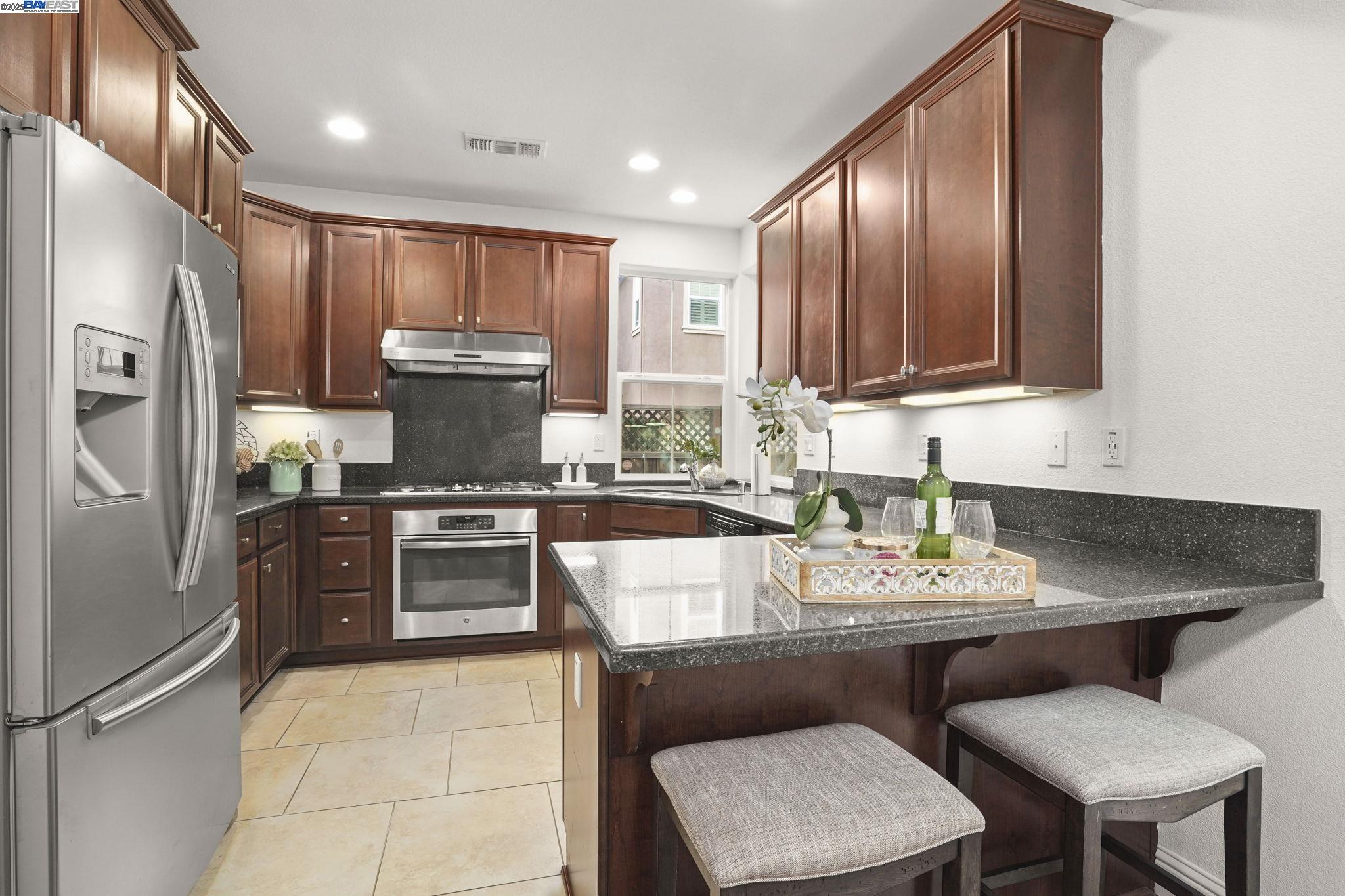 Detail Gallery Image 9 of 45 For 3105 Vittoria Loop, Dublin,  CA 94568 - 4 Beds | 3/1 Baths