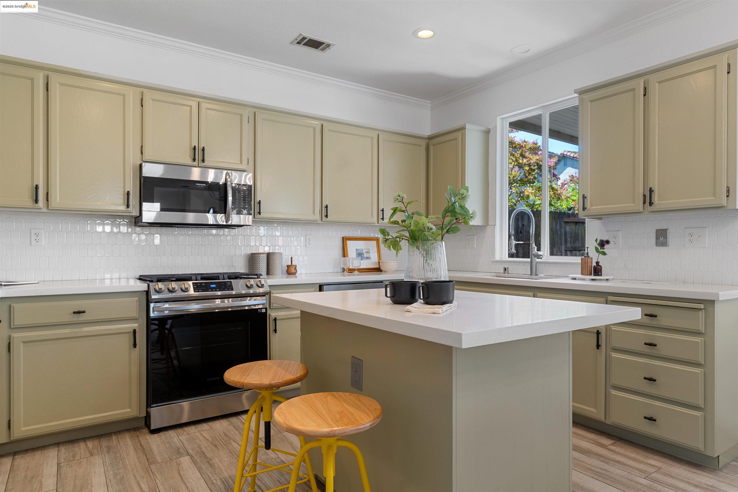 Detail Gallery Image 8 of 41 For 311 Clove Way, Oakley,  CA 94561 - 4 Beds | 2/1 Baths