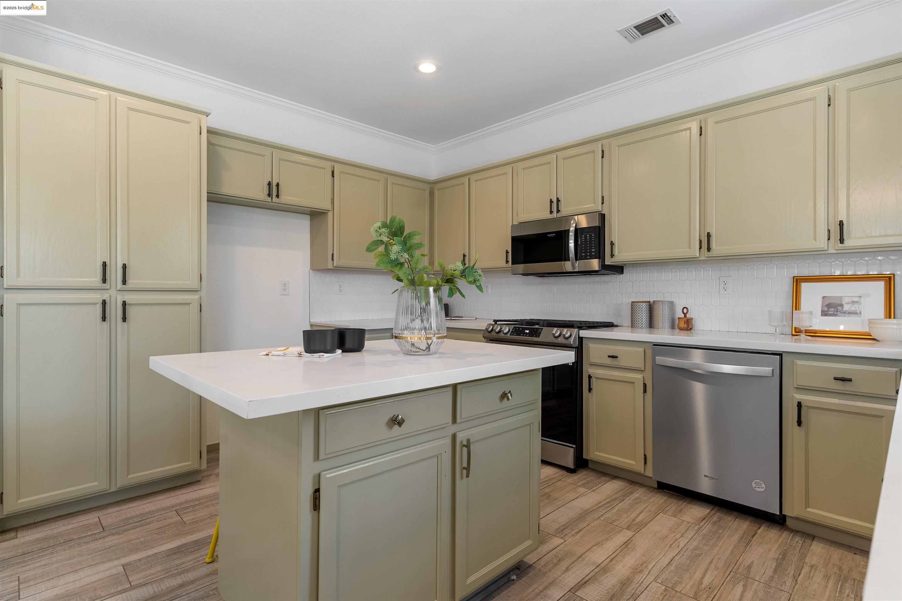 Detail Gallery Image 9 of 41 For 311 Clove Way, Oakley,  CA 94561 - 4 Beds | 2/1 Baths