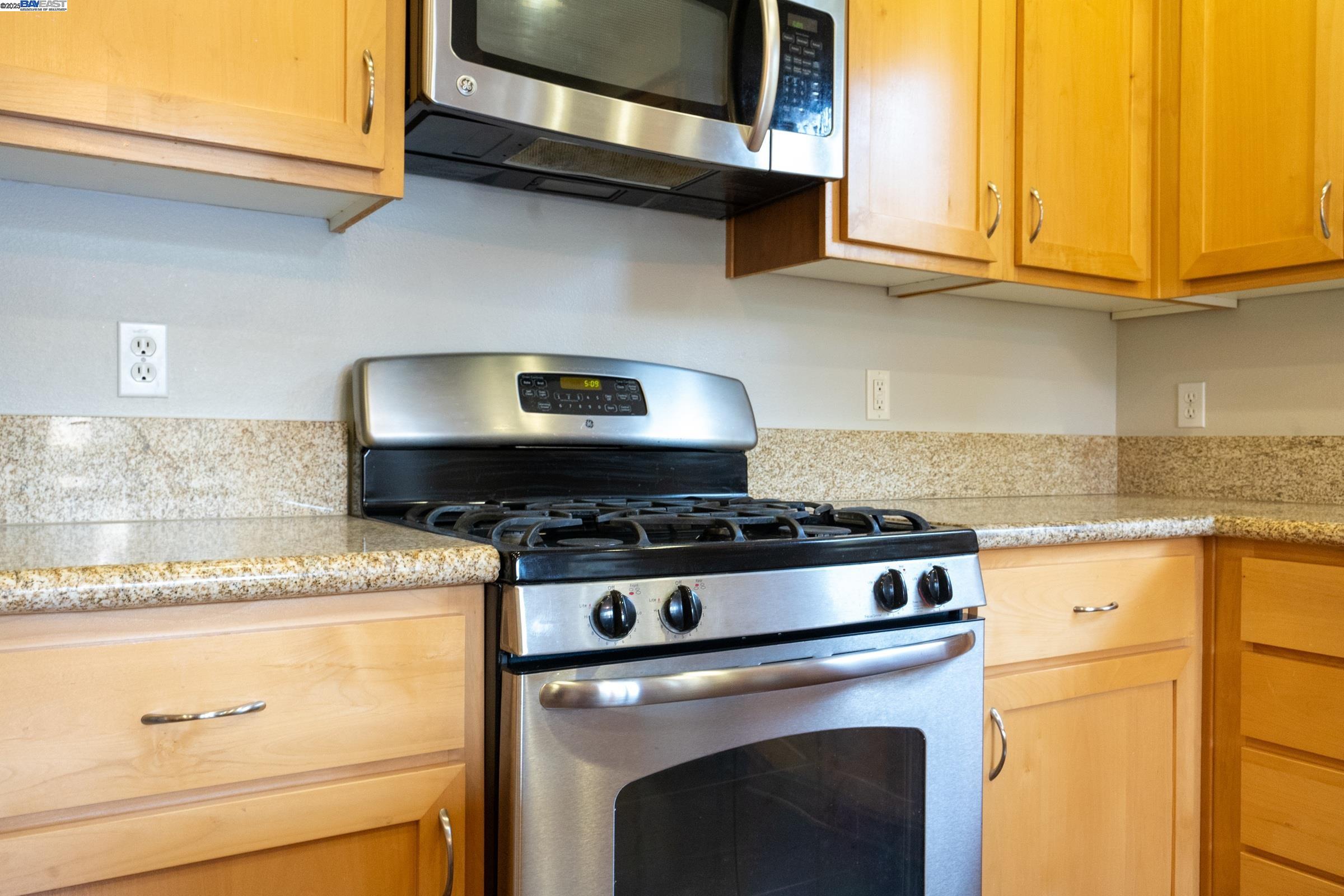 Detail Gallery Image 12 of 32 For 236 Birch Creek Ter, Pleasanton,  CA 94566 - 3 Beds | 2/1 Baths