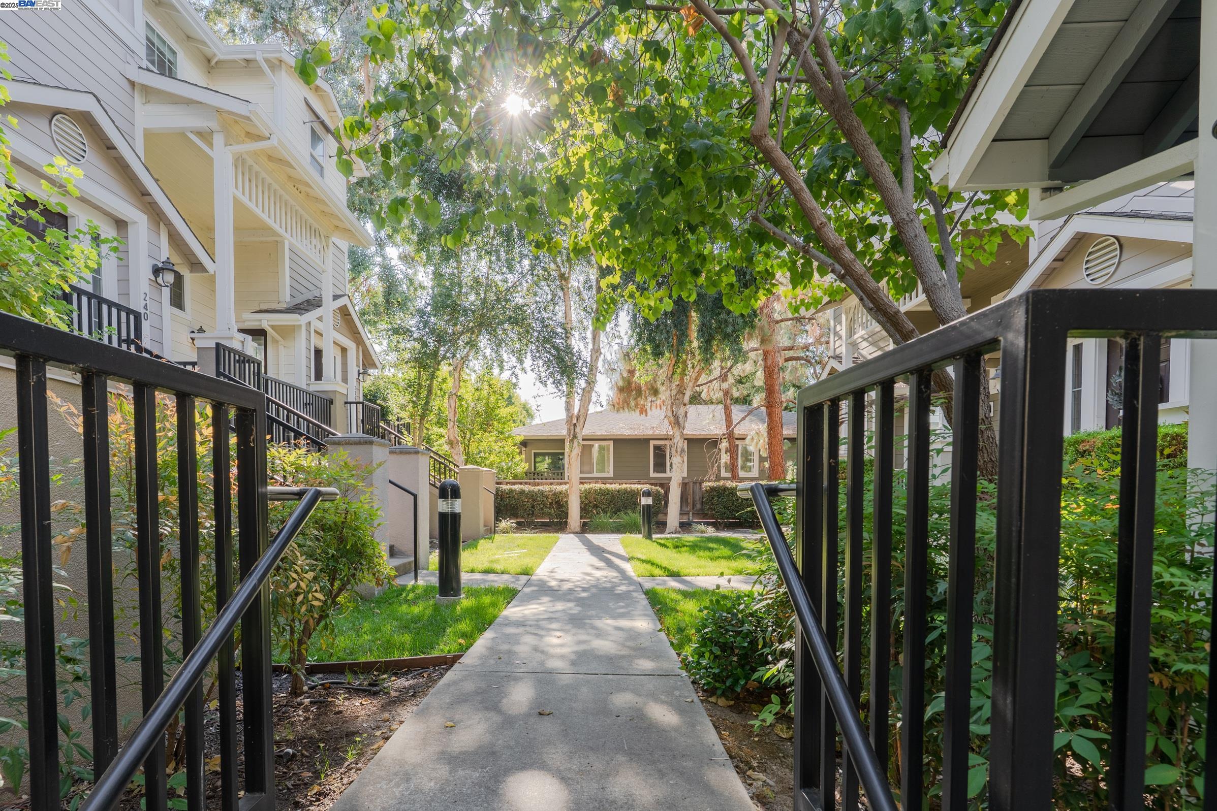 Detail Gallery Image 30 of 32 For 236 Birch Creek Ter, Pleasanton,  CA 94566 - 3 Beds | 2/1 Baths