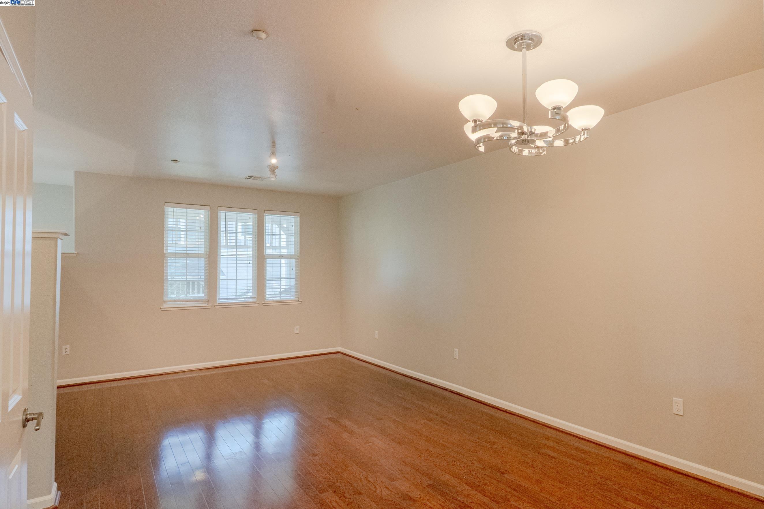 Detail Gallery Image 4 of 32 For 236 Birch Creek Ter, Pleasanton,  CA 94566 - 3 Beds | 2/1 Baths