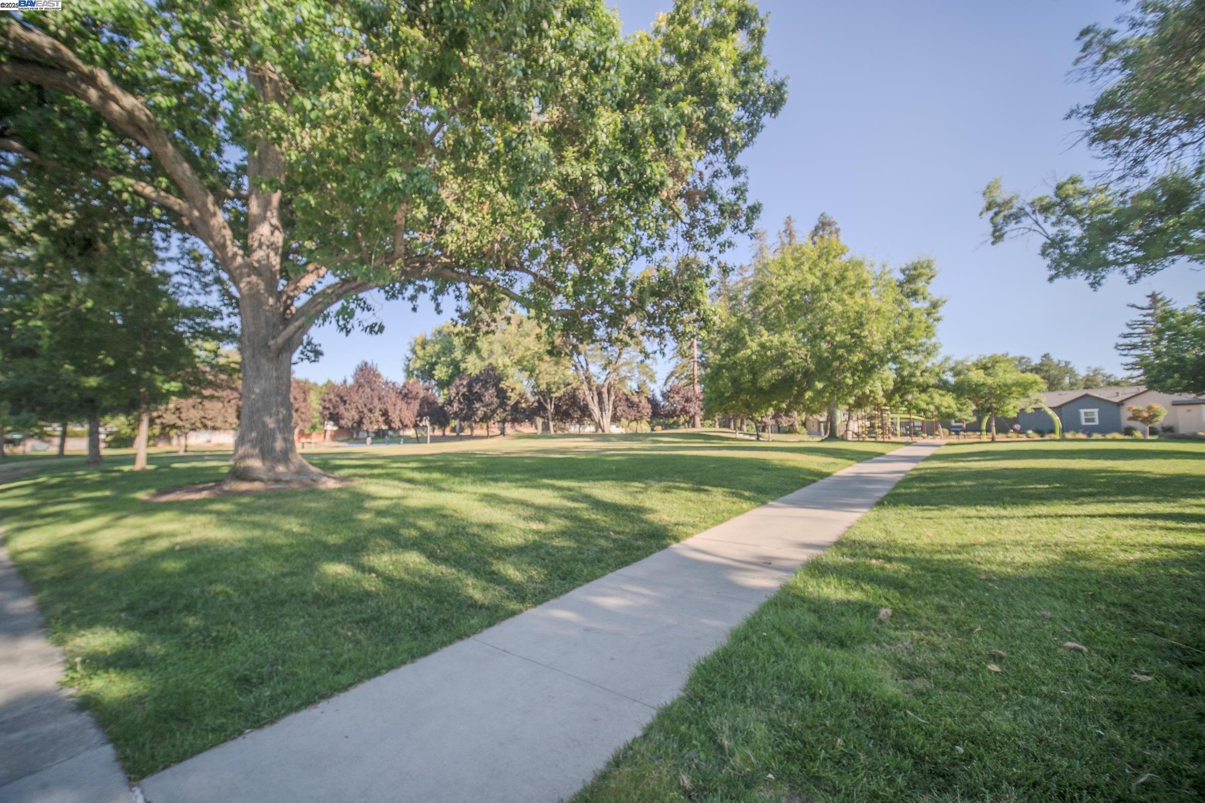 Detail Gallery Image 31 of 32 For 236 Birch Creek Ter, Pleasanton,  CA 94566 - 3 Beds | 2/1 Baths