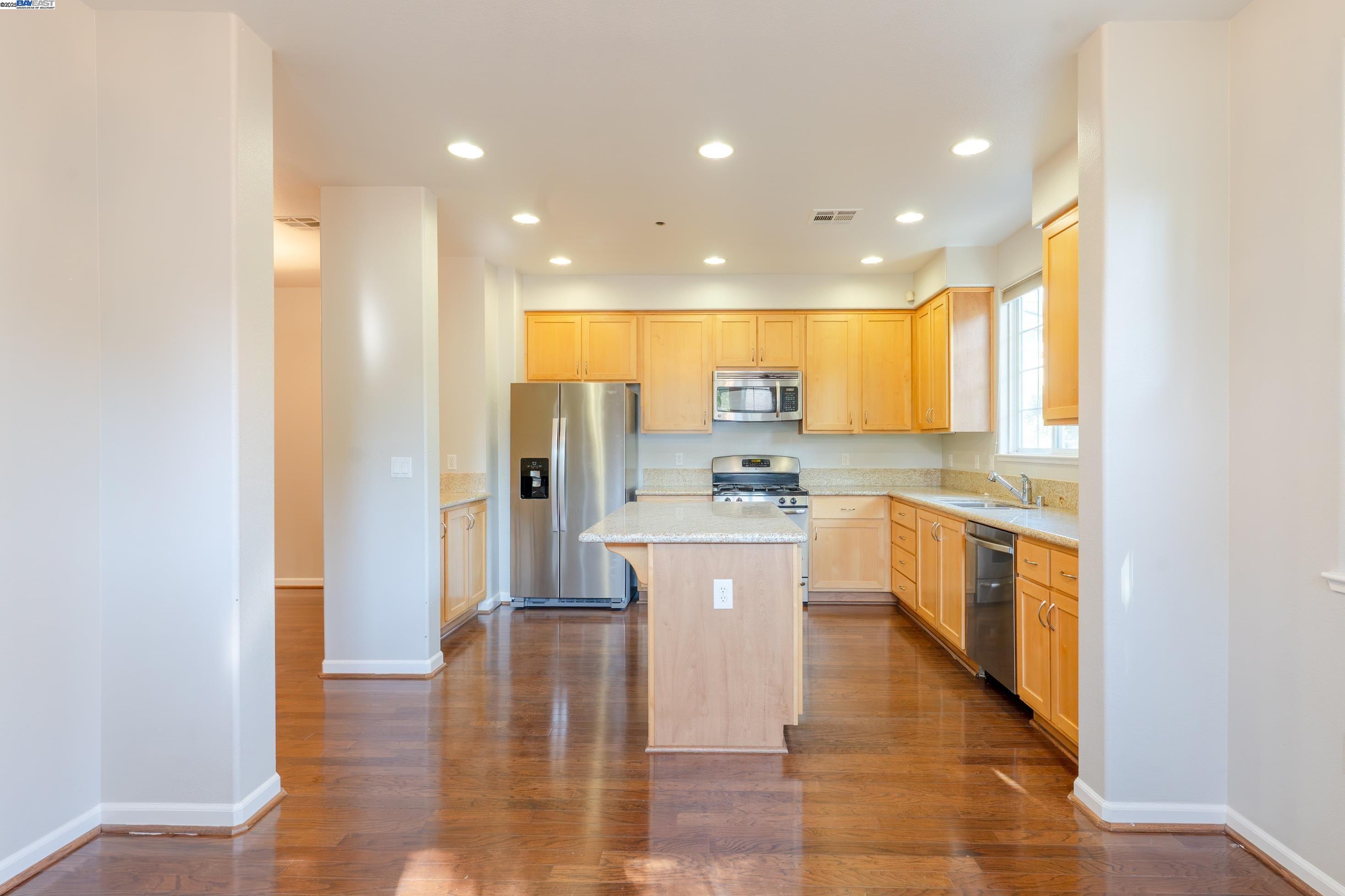 Detail Gallery Image 10 of 32 For 236 Birch Creek Ter, Pleasanton,  CA 94566 - 3 Beds | 2/1 Baths