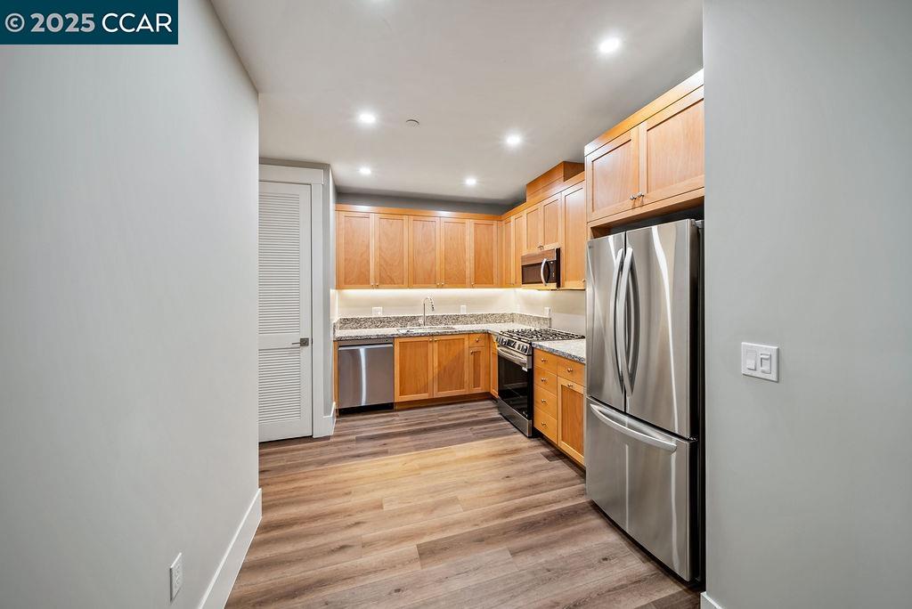 Detail Gallery Image 3 of 9 For 600 Hartz Ave #120,  Danville,  CA 94526 - 1 Beds | 1 Baths