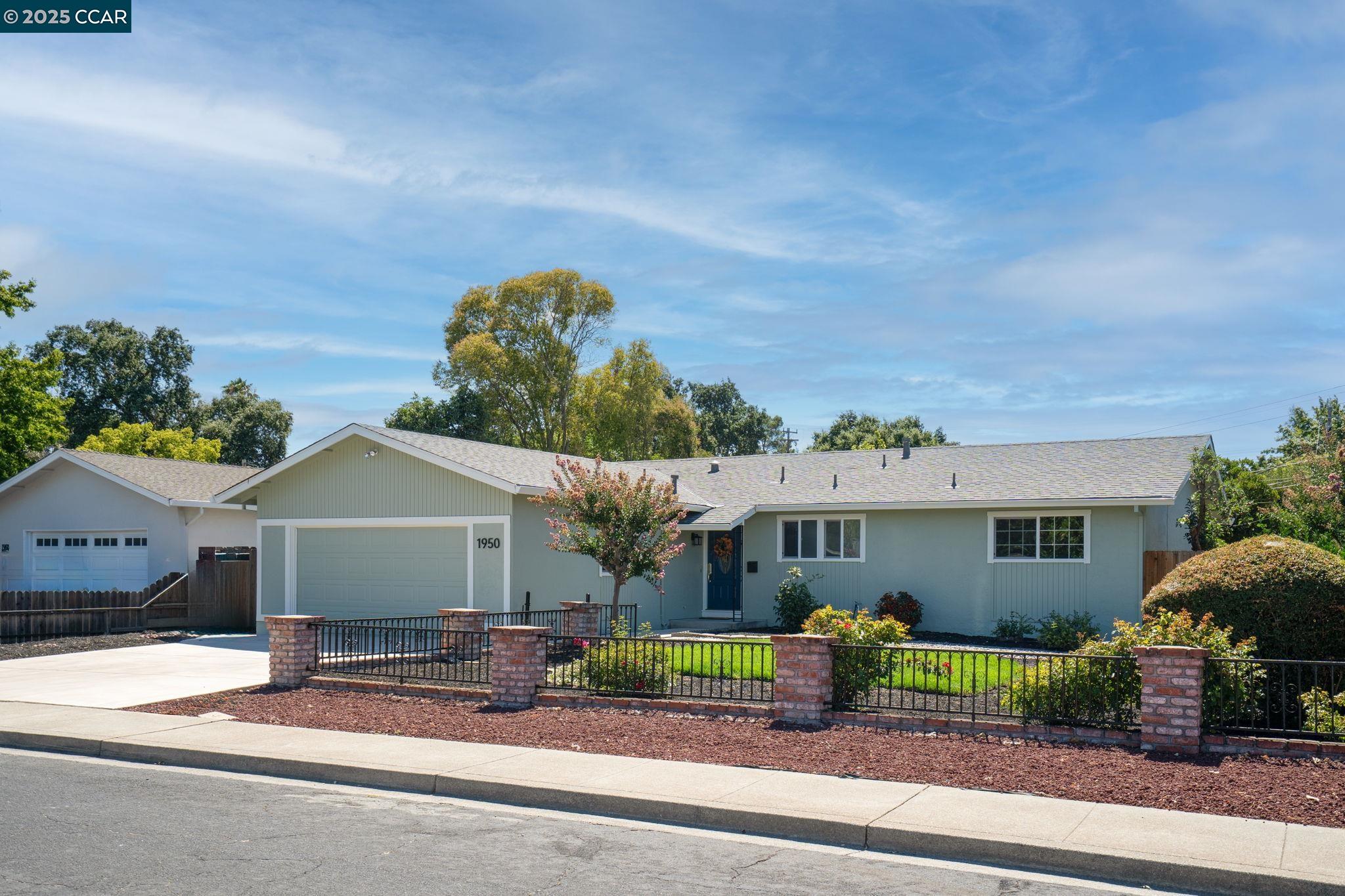 Detail Gallery Image 2 of 37 For 1950 Emerald St, Concord,  CA 94518 - 4 Beds | 2 Baths