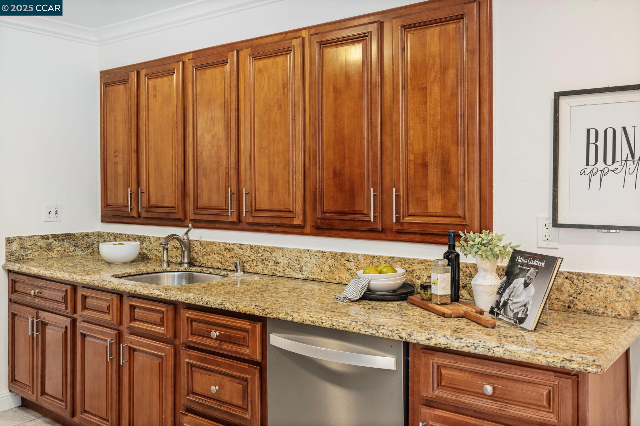 Detail Gallery Image 11 of 37 For 1950 Emerald St, Concord,  CA 94518 - 4 Beds | 2 Baths