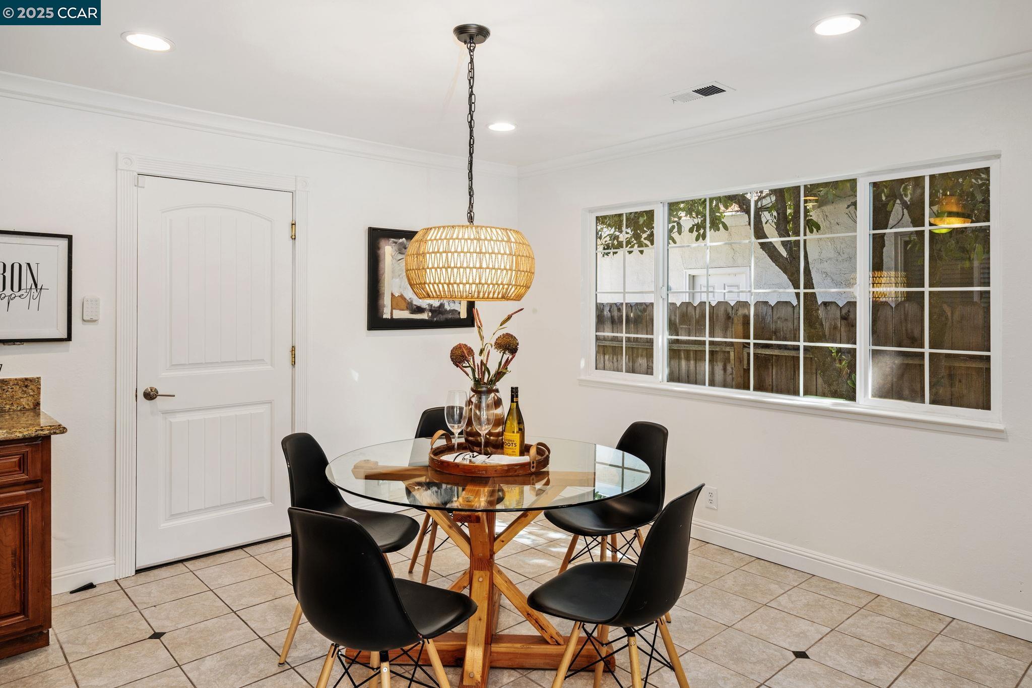 Detail Gallery Image 13 of 37 For 1950 Emerald St, Concord,  CA 94518 - 4 Beds | 2 Baths