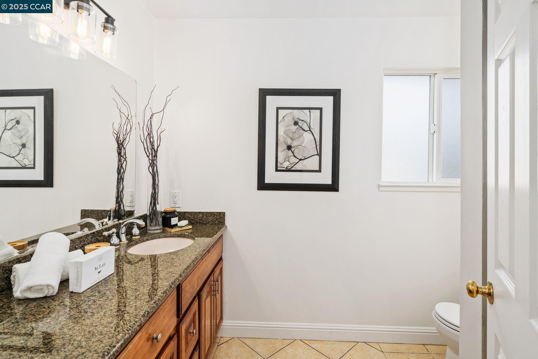 Detail Gallery Image 19 of 37 For 1950 Emerald St, Concord,  CA 94518 - 4 Beds | 2 Baths
