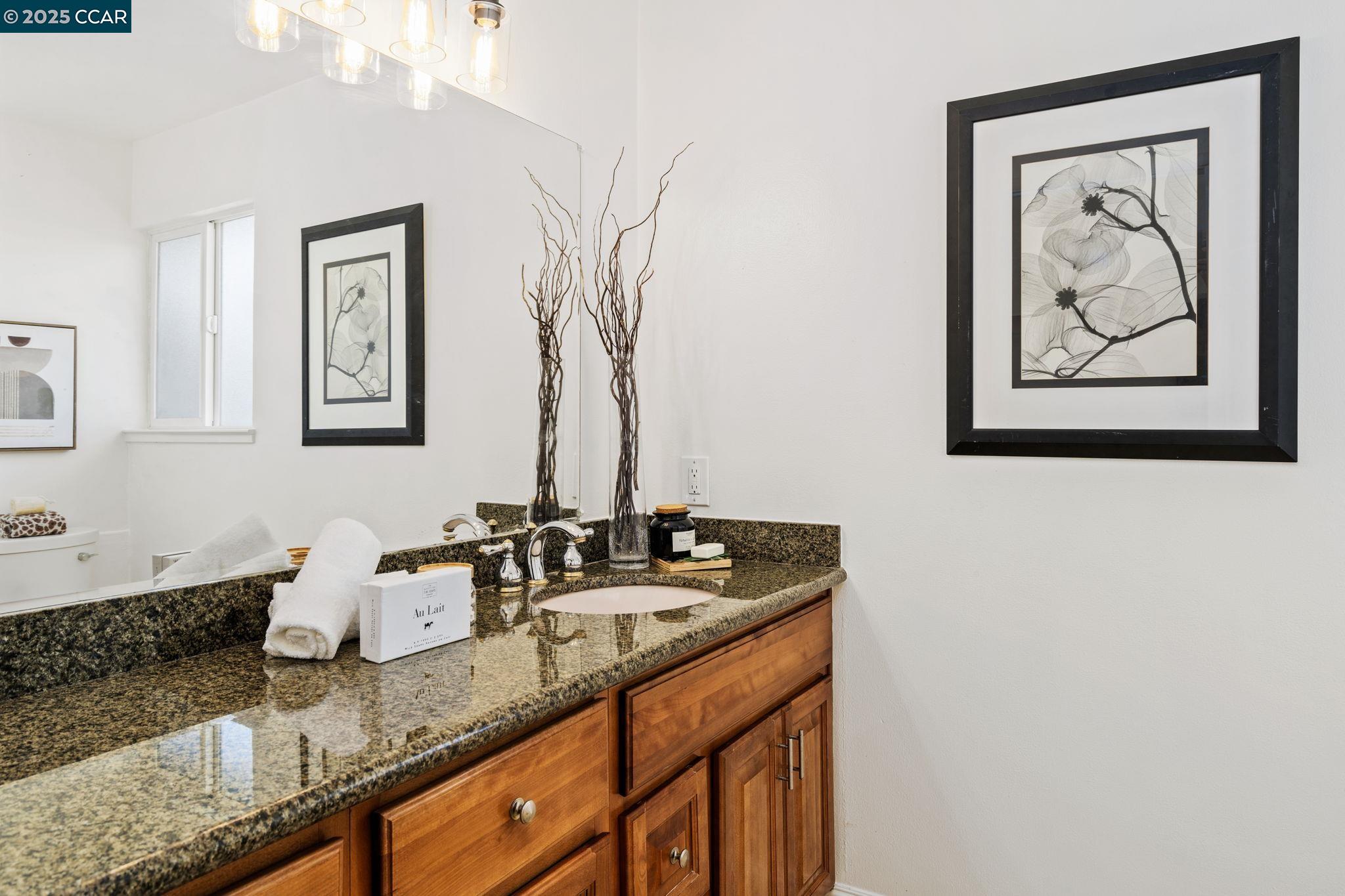Detail Gallery Image 20 of 37 For 1950 Emerald St, Concord,  CA 94518 - 4 Beds | 2 Baths