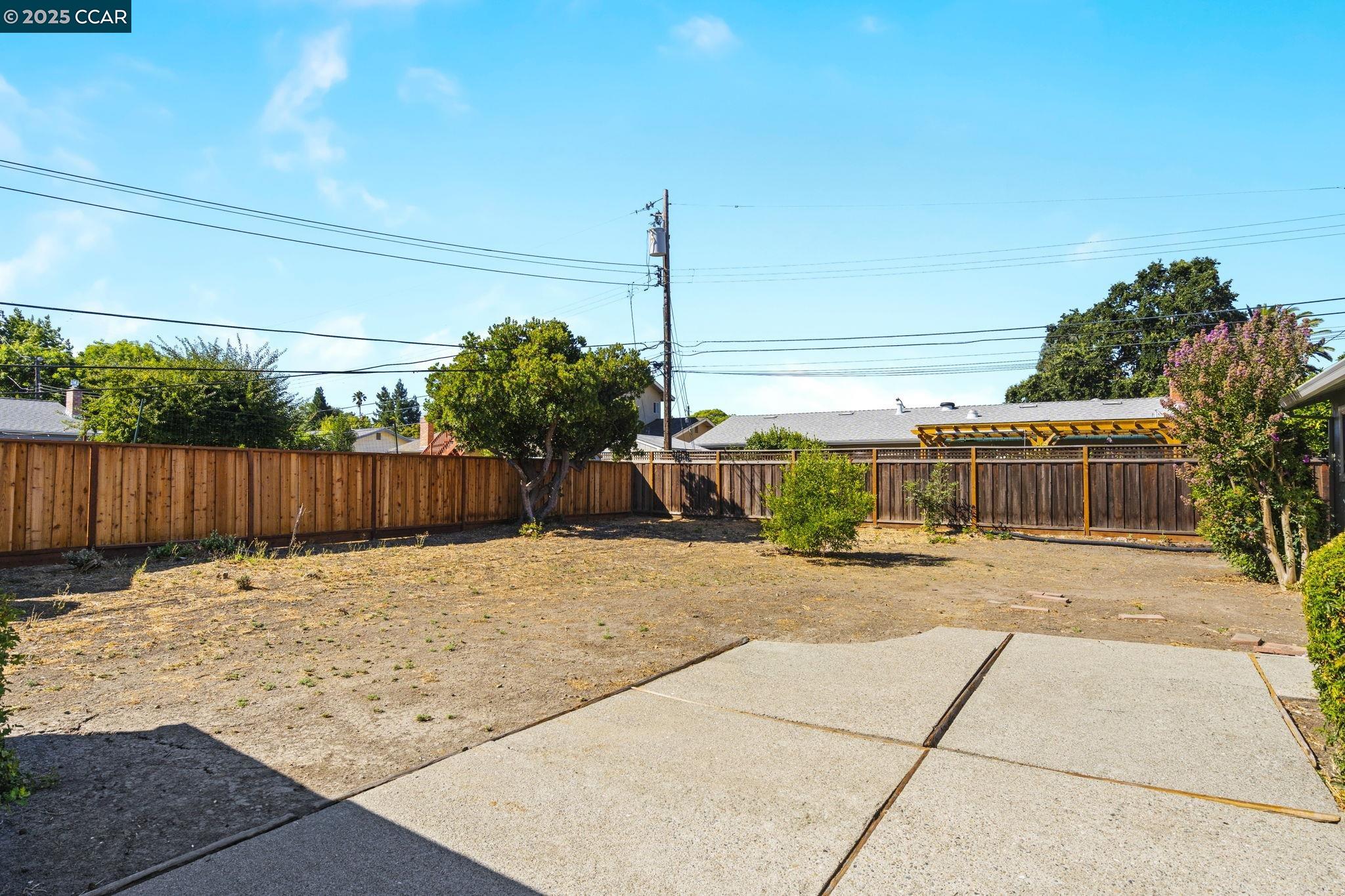 Detail Gallery Image 23 of 37 For 1950 Emerald St, Concord,  CA 94518 - 4 Beds | 2 Baths