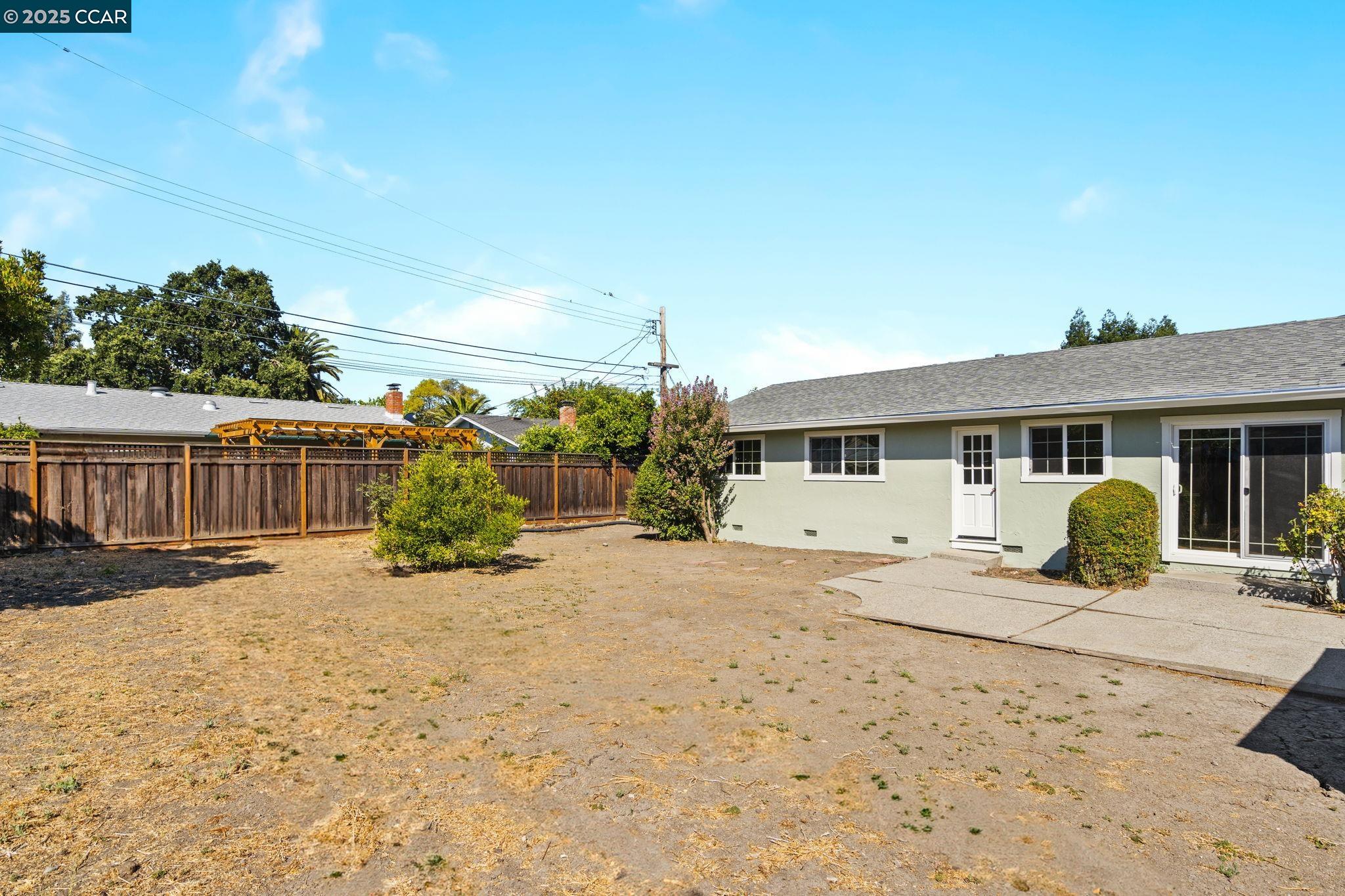 Detail Gallery Image 24 of 37 For 1950 Emerald St, Concord,  CA 94518 - 4 Beds | 2 Baths