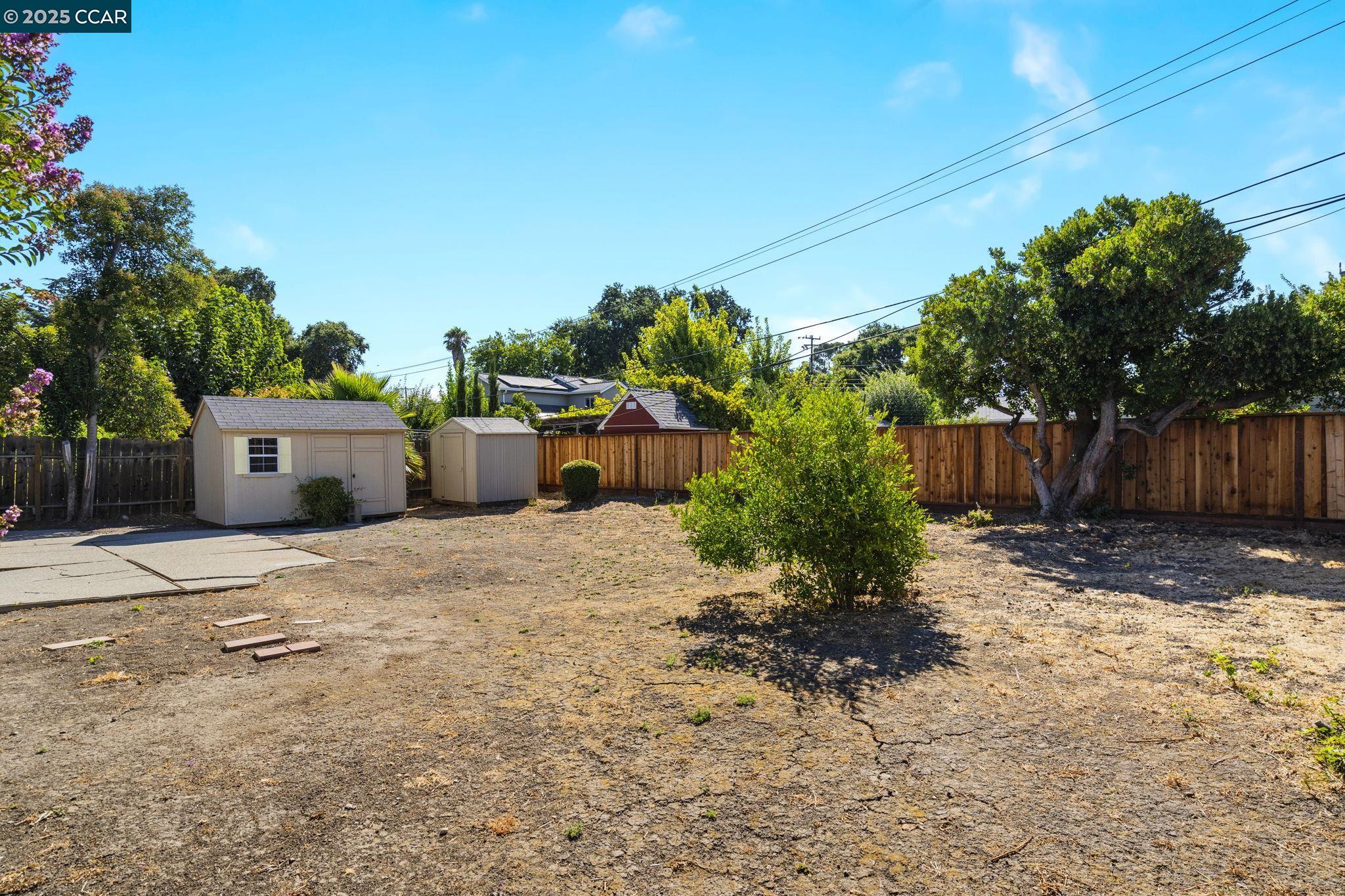 Detail Gallery Image 27 of 37 For 1950 Emerald St, Concord,  CA 94518 - 4 Beds | 2 Baths