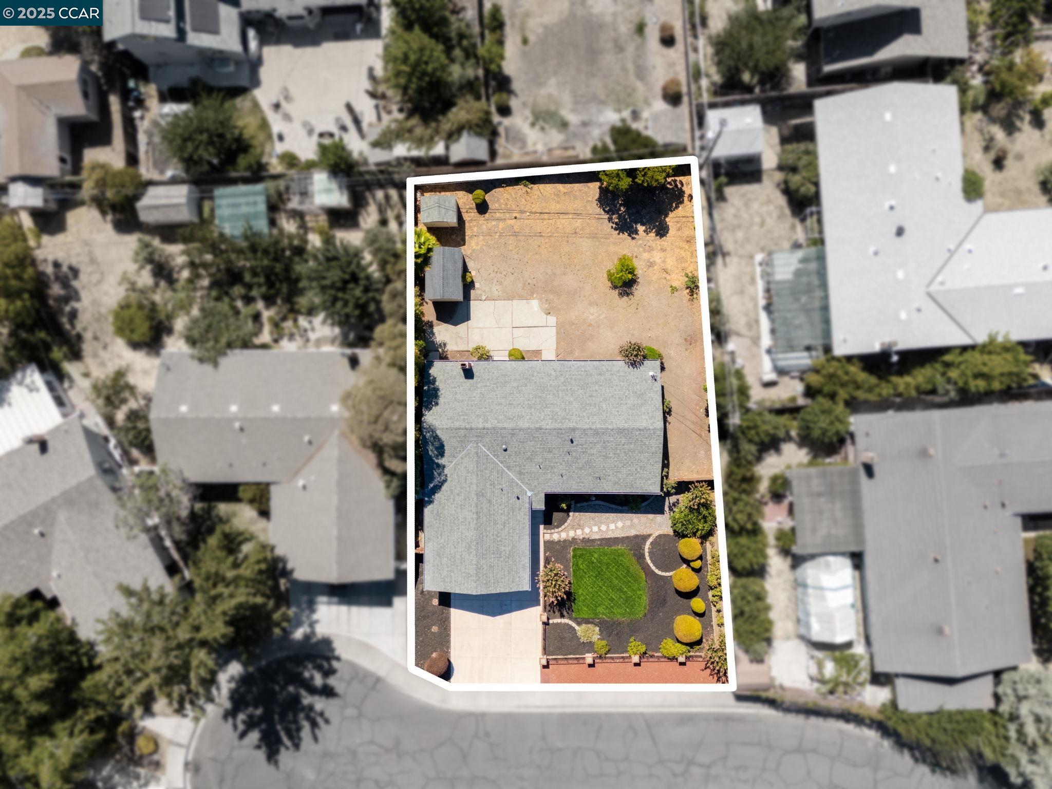 Detail Gallery Image 35 of 37 For 1950 Emerald St, Concord,  CA 94518 - 4 Beds | 2 Baths