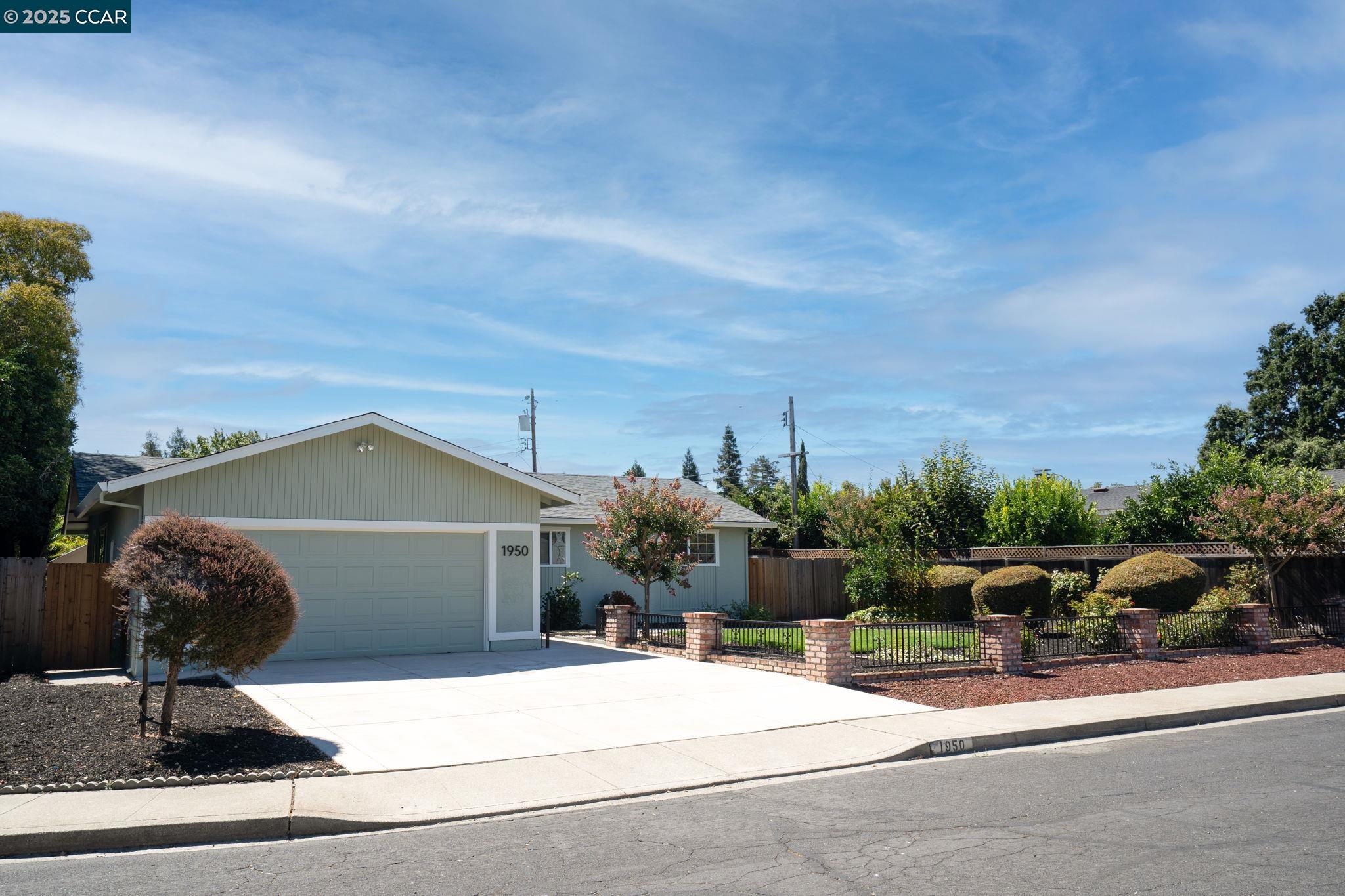 Detail Gallery Image 36 of 37 For 1950 Emerald St, Concord,  CA 94518 - 4 Beds | 2 Baths
