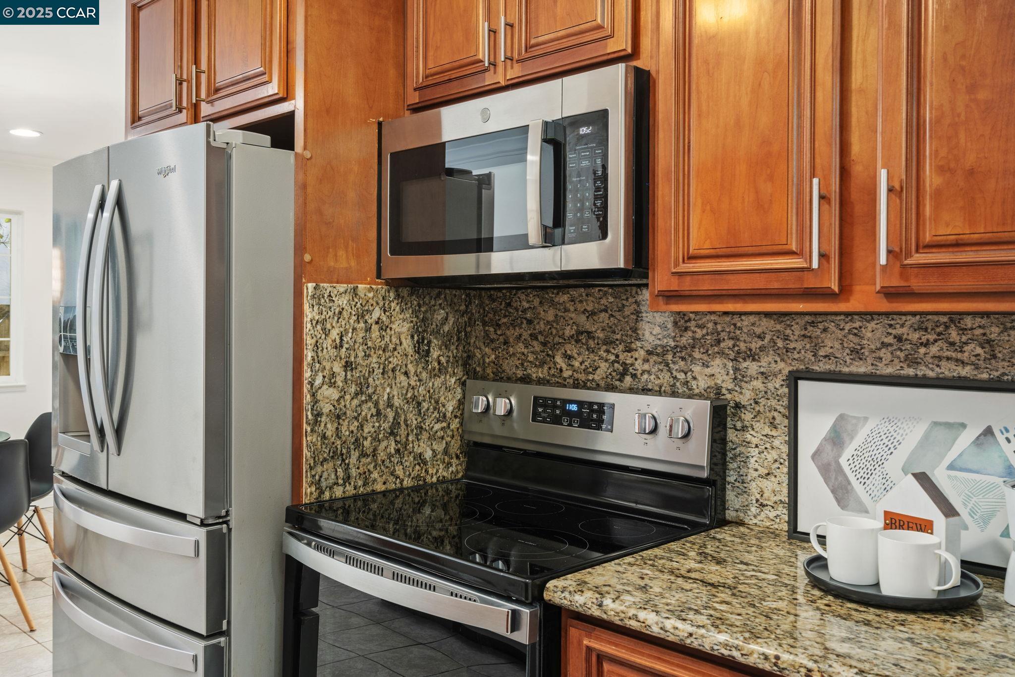 Detail Gallery Image 9 of 37 For 1950 Emerald St, Concord,  CA 94518 - 4 Beds | 2 Baths