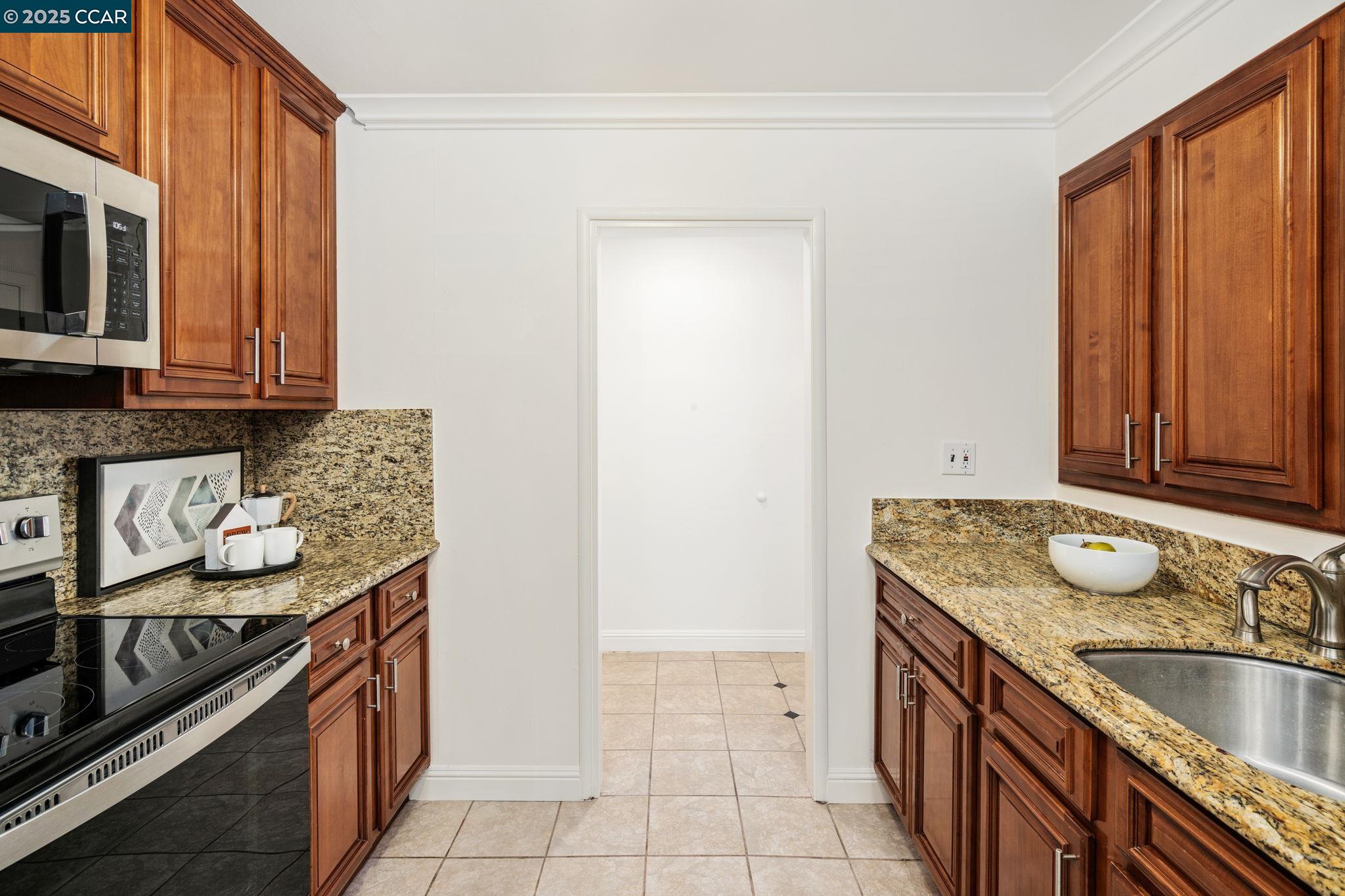 Detail Gallery Image 10 of 37 For 1950 Emerald St, Concord,  CA 94518 - 4 Beds | 2 Baths