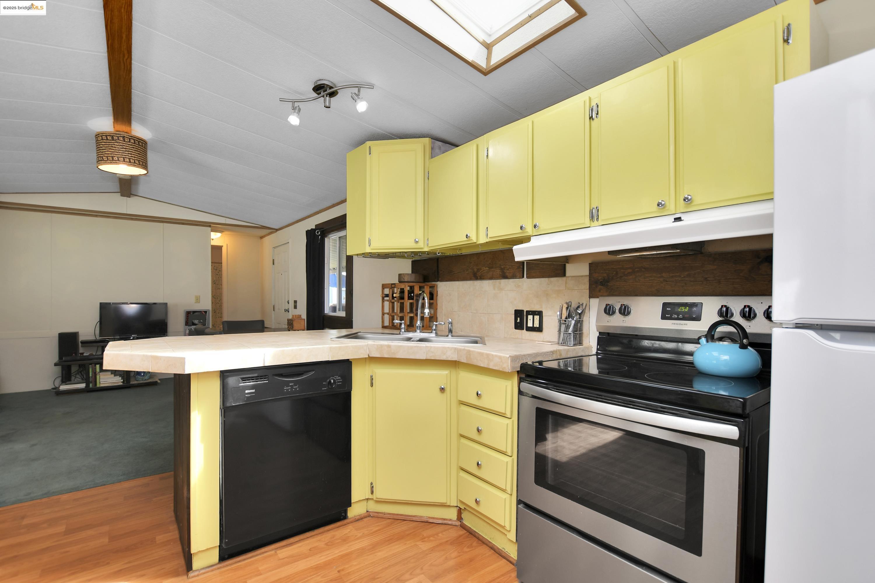 Detail Gallery Image 9 of 25 For 3638 Hawthorne Dr, Bethel Island,  CA 94511 - 2 Beds | 2 Baths