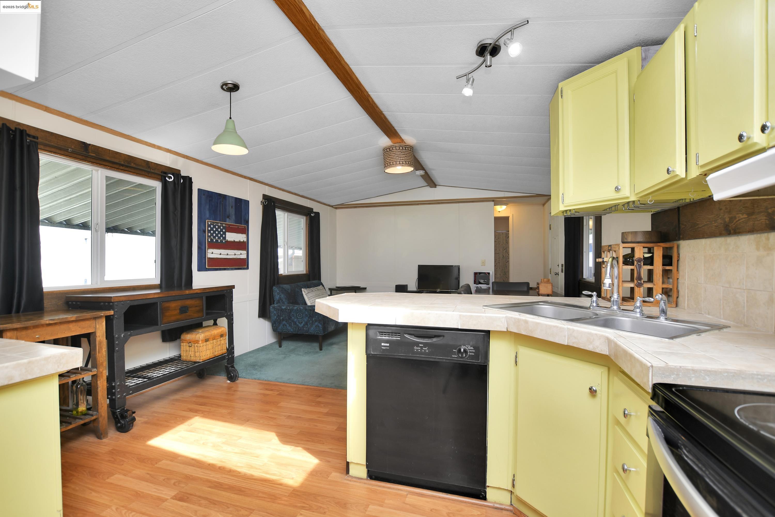 Detail Gallery Image 10 of 25 For 3638 Hawthorne Dr, Bethel Island,  CA 94511 - 2 Beds | 2 Baths