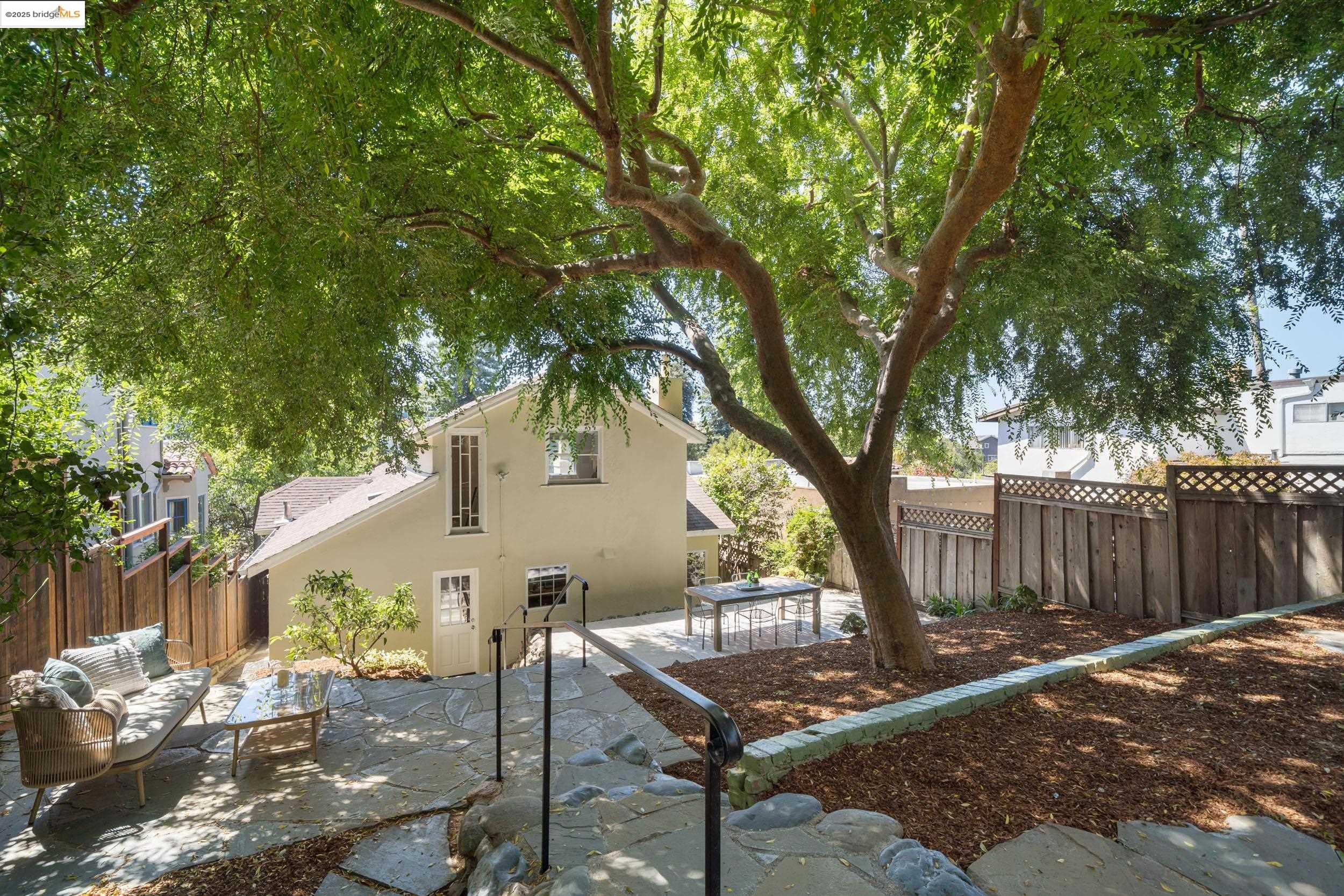 Detail Gallery Image 19 of 48 For 6314 Broadway Ter, Oakland,  CA 94618 - 3 Beds | 1 Baths