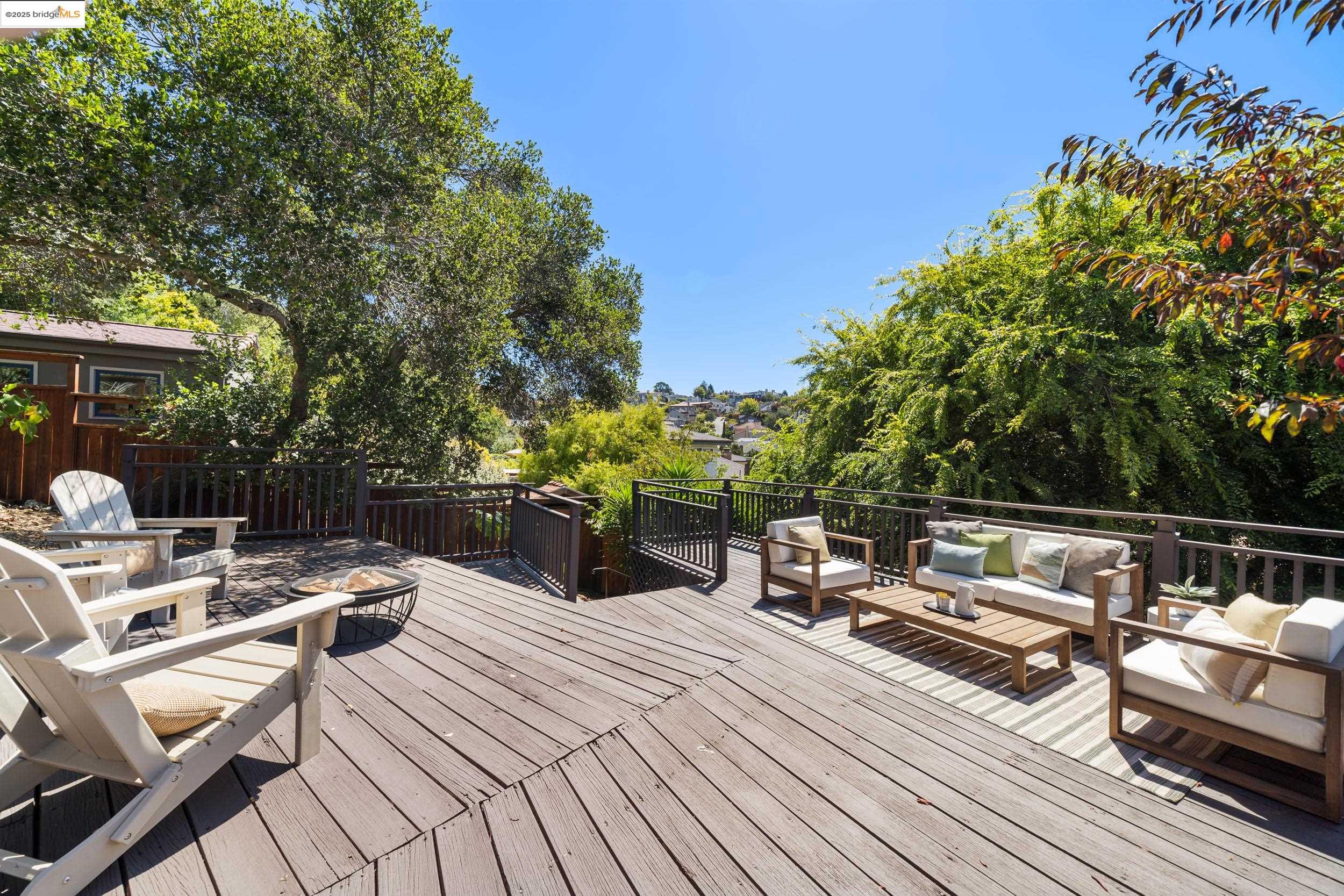 Detail Gallery Image 22 of 48 For 6314 Broadway Ter, Oakland,  CA 94618 - 3 Beds | 1 Baths