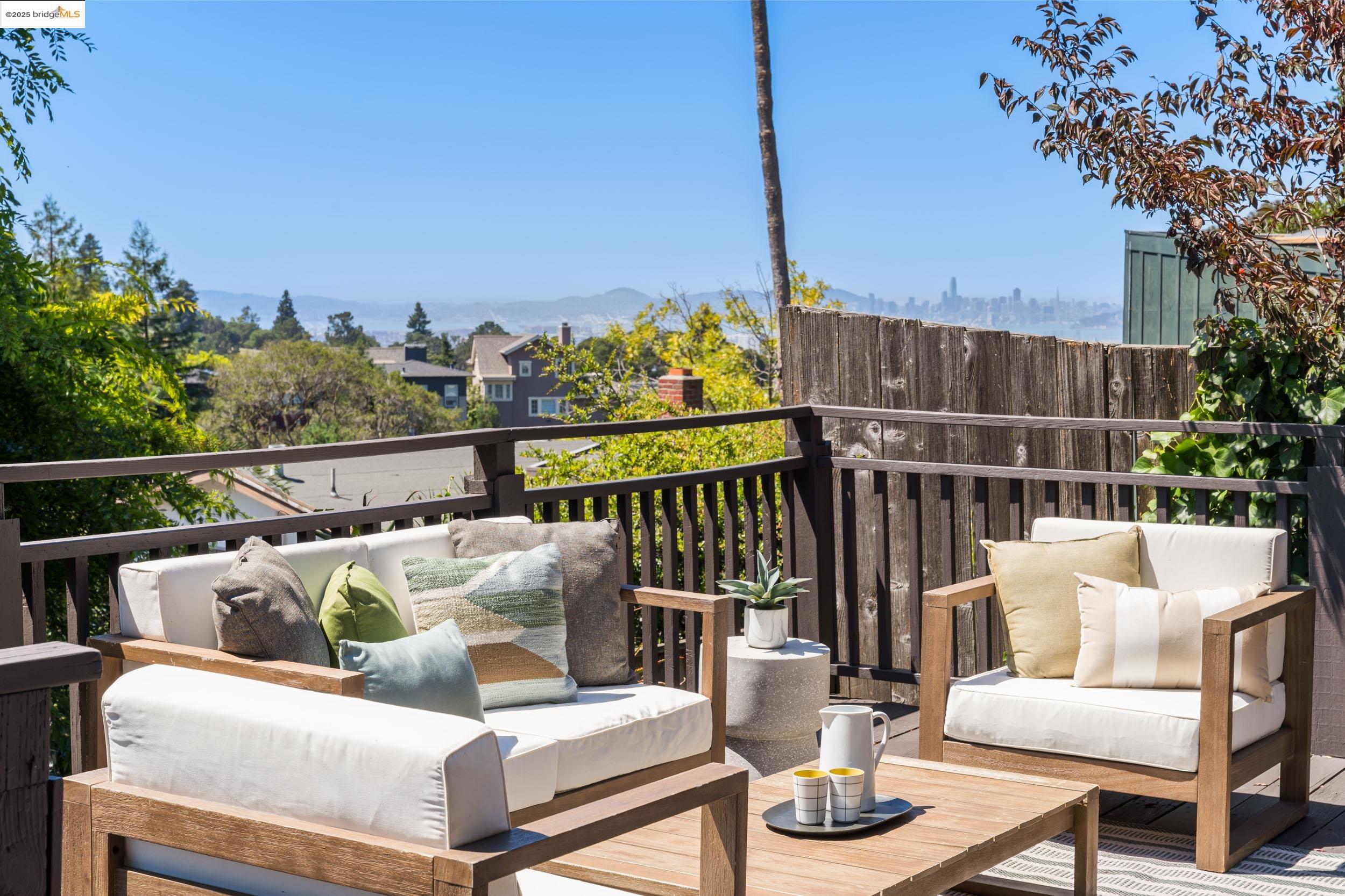 Detail Gallery Image 25 of 48 For 6314 Broadway Ter, Oakland,  CA 94618 - 3 Beds | 1 Baths