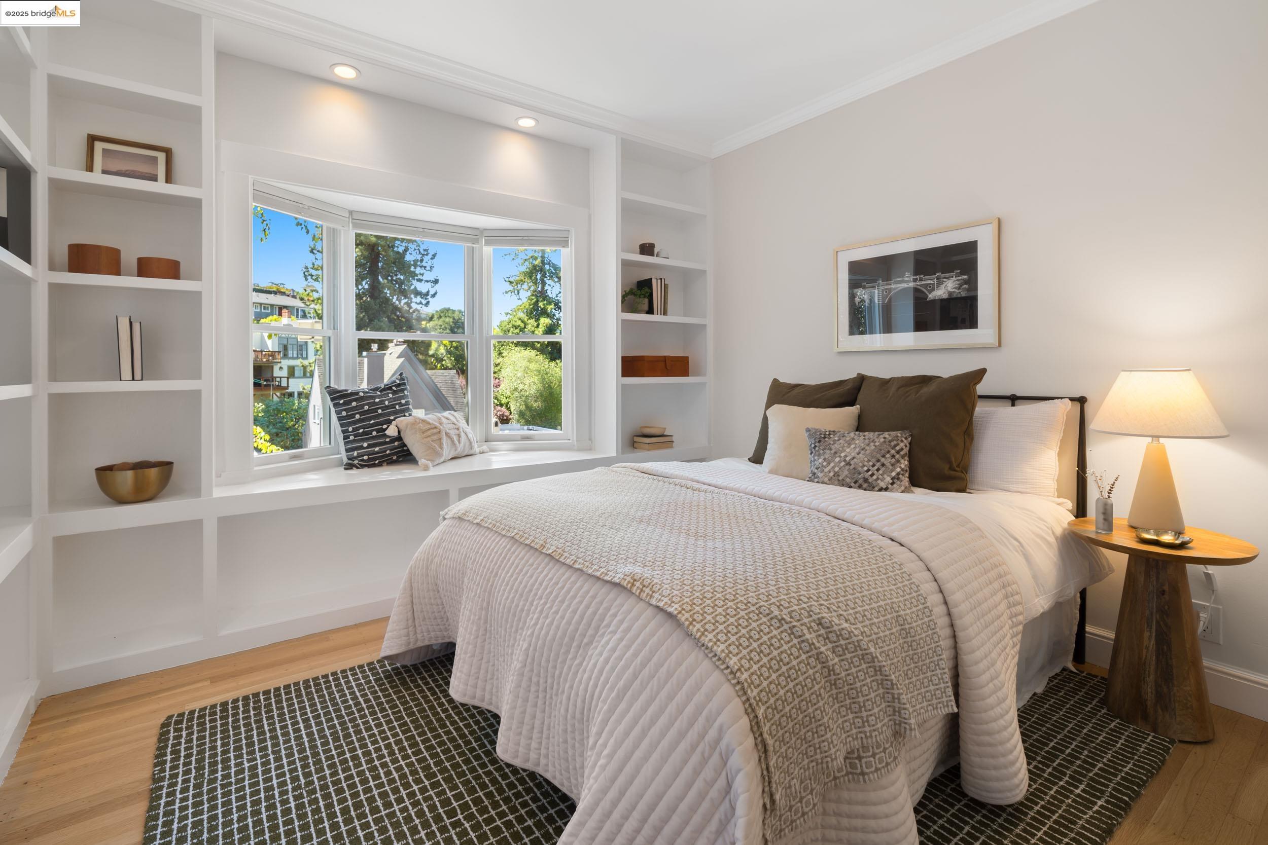 Detail Gallery Image 30 of 48 For 6314 Broadway Ter, Oakland,  CA 94618 - 3 Beds | 1 Baths