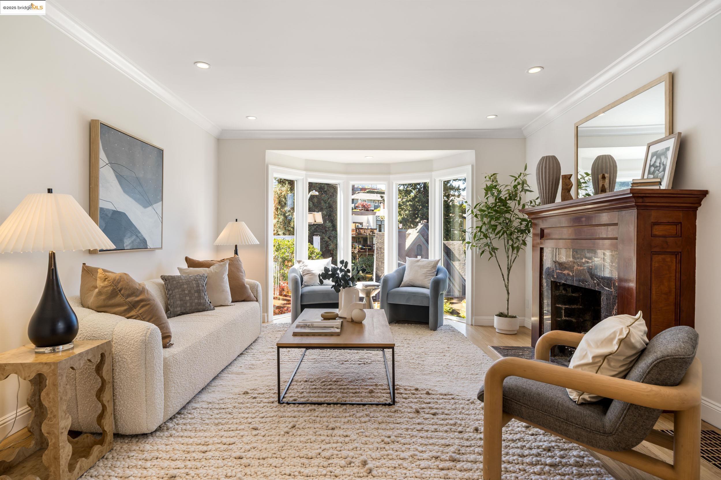 Detail Gallery Image 4 of 48 For 6314 Broadway Ter, Oakland,  CA 94618 - 3 Beds | 1 Baths