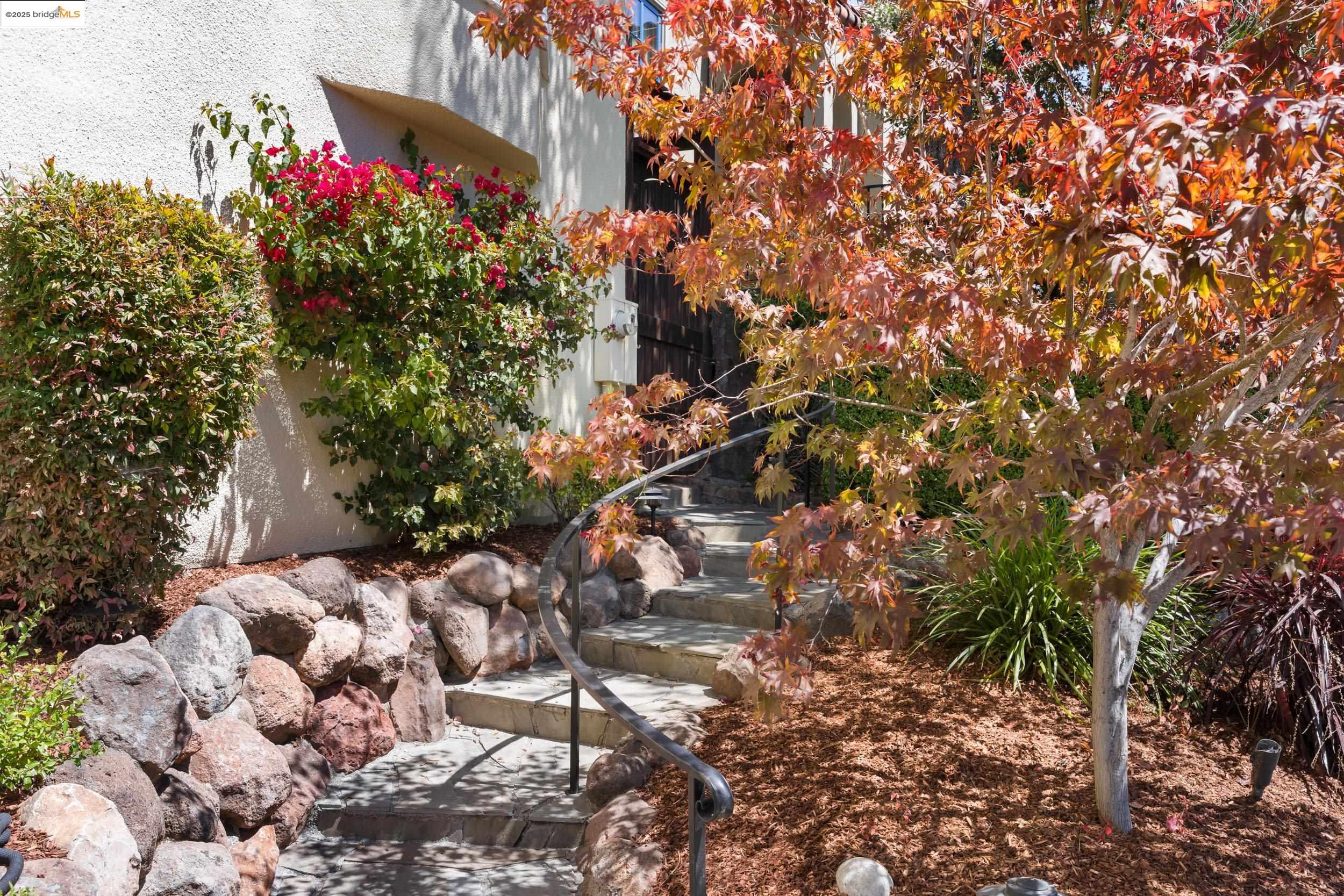 Detail Gallery Image 39 of 48 For 6314 Broadway Ter, Oakland,  CA 94618 - 3 Beds | 1 Baths
