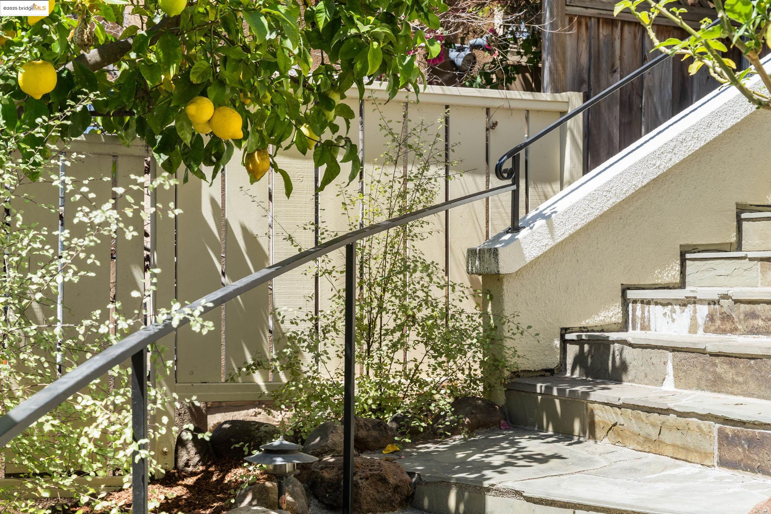 Detail Gallery Image 40 of 48 For 6314 Broadway Ter, Oakland,  CA 94618 - 3 Beds | 1 Baths