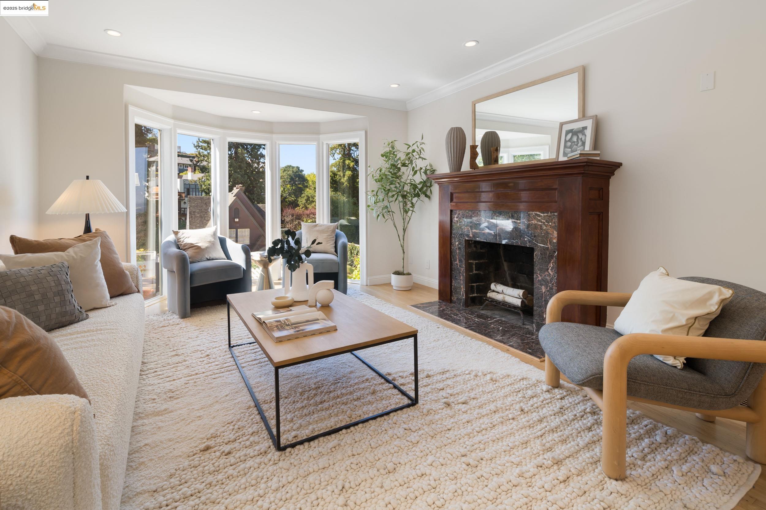 Detail Gallery Image 5 of 48 For 6314 Broadway Ter, Oakland,  CA 94618 - 3 Beds | 1 Baths
